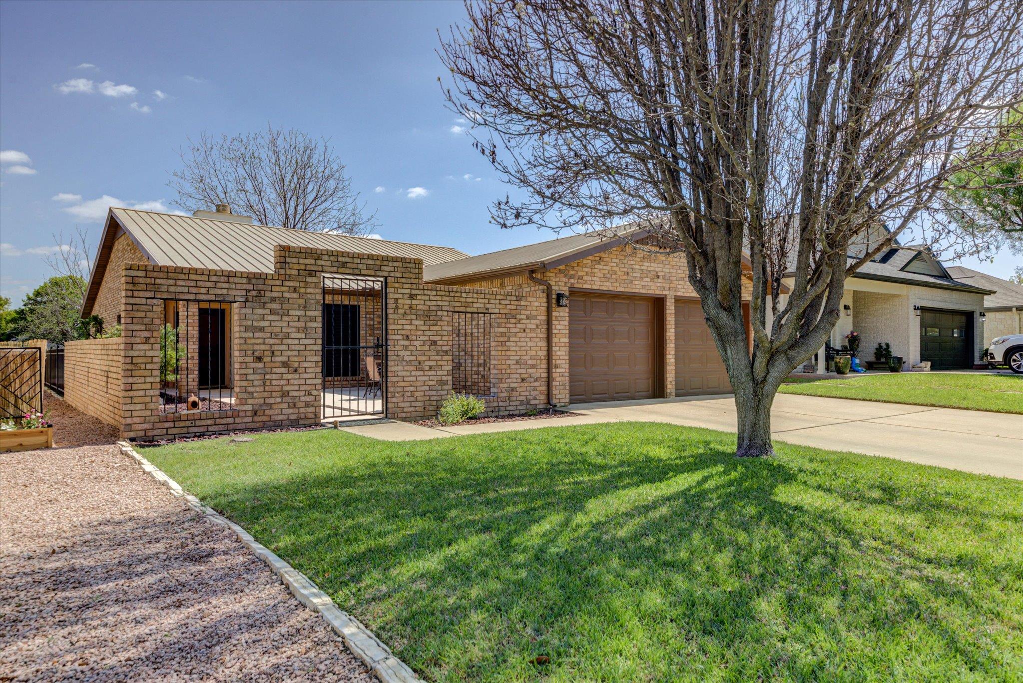 115 Firestone Pl, Meadowlakes, TX 78654