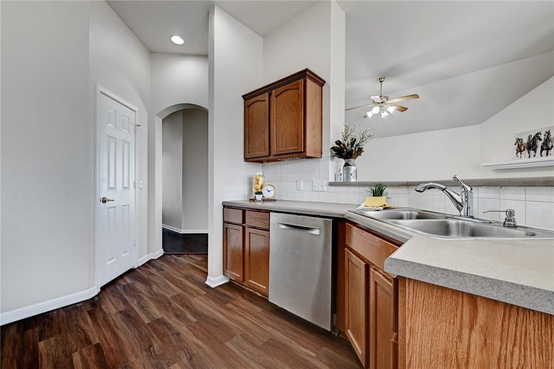 317 McCoy Ln, Hutto, TX 78634