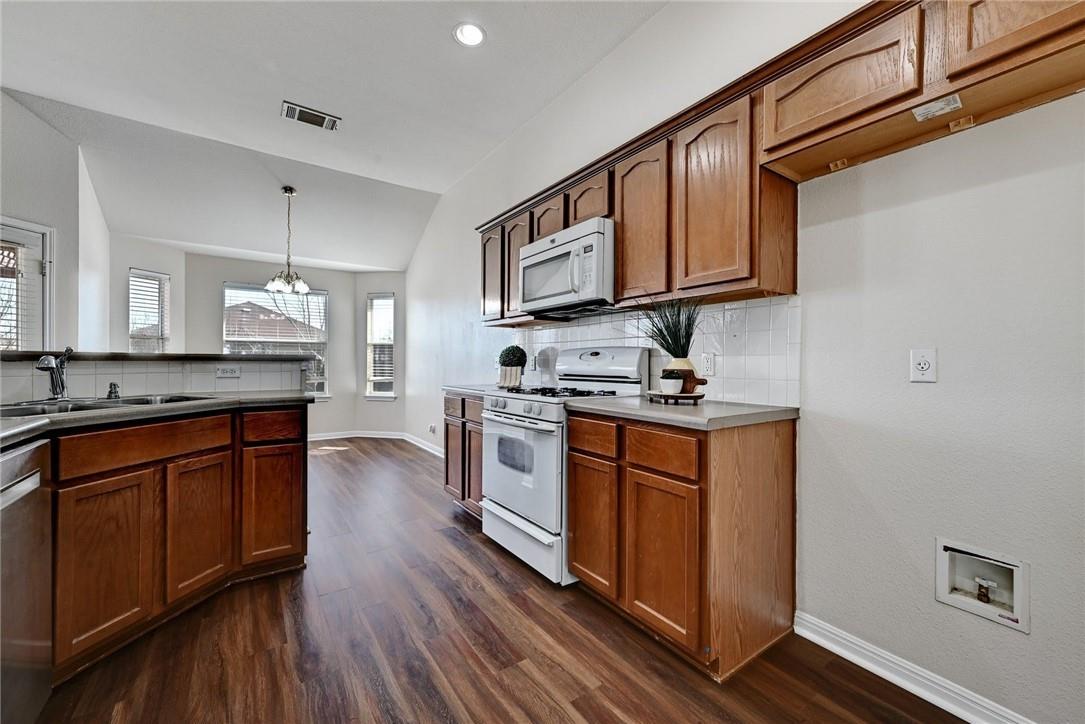 317 McCoy Ln, Hutto, TX 78634