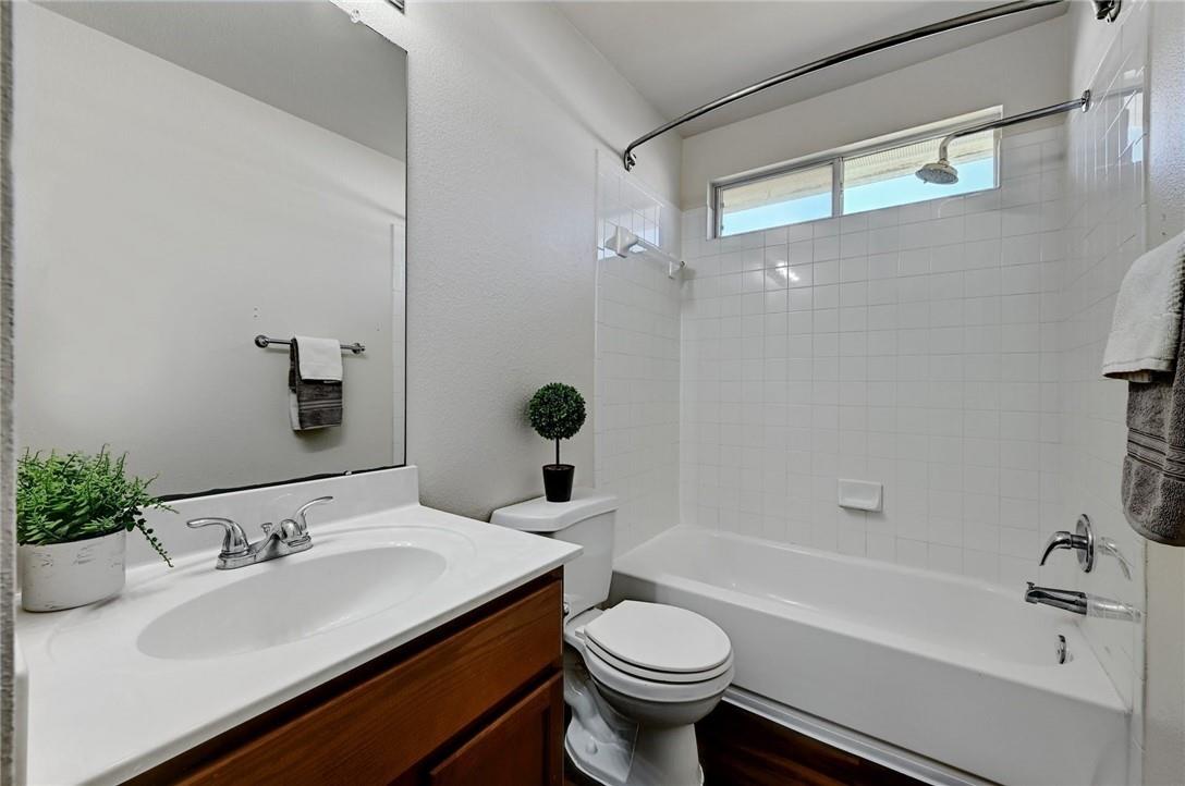 317 McCoy Ln, Hutto, TX 78634