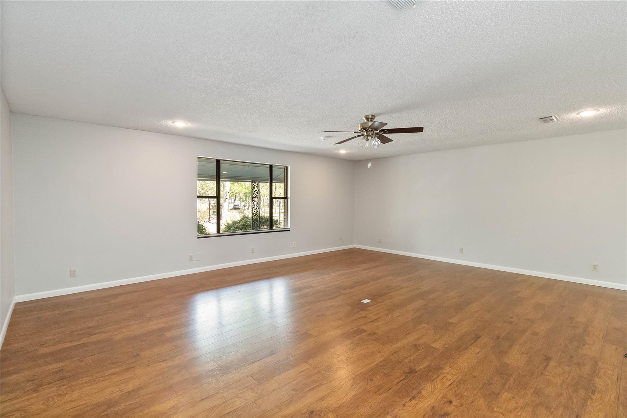 161 Shady Oaks Loop, Cedar Creek, TX 78612