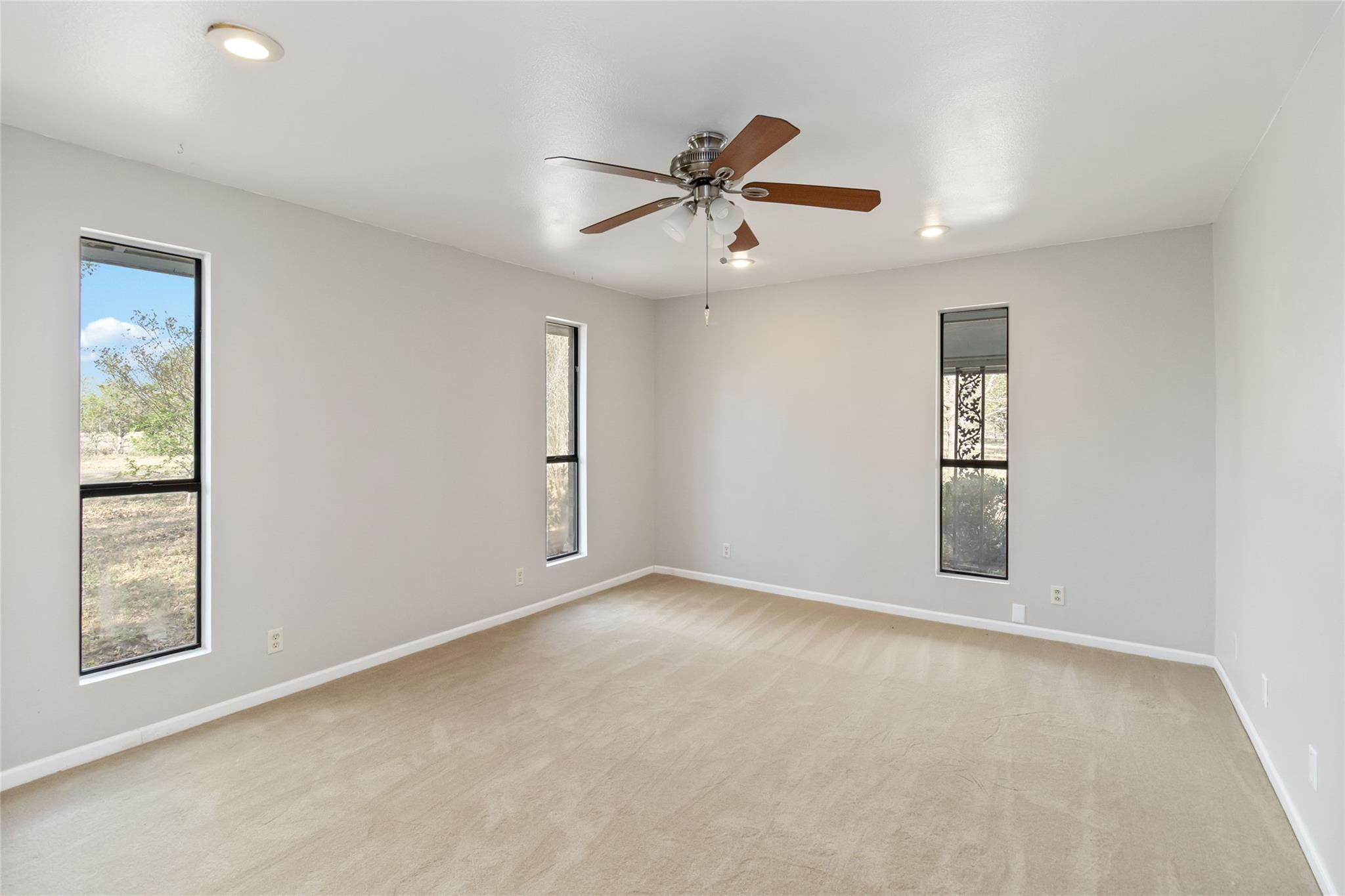 161 Shady Oaks Loop, Cedar Creek, TX 78612