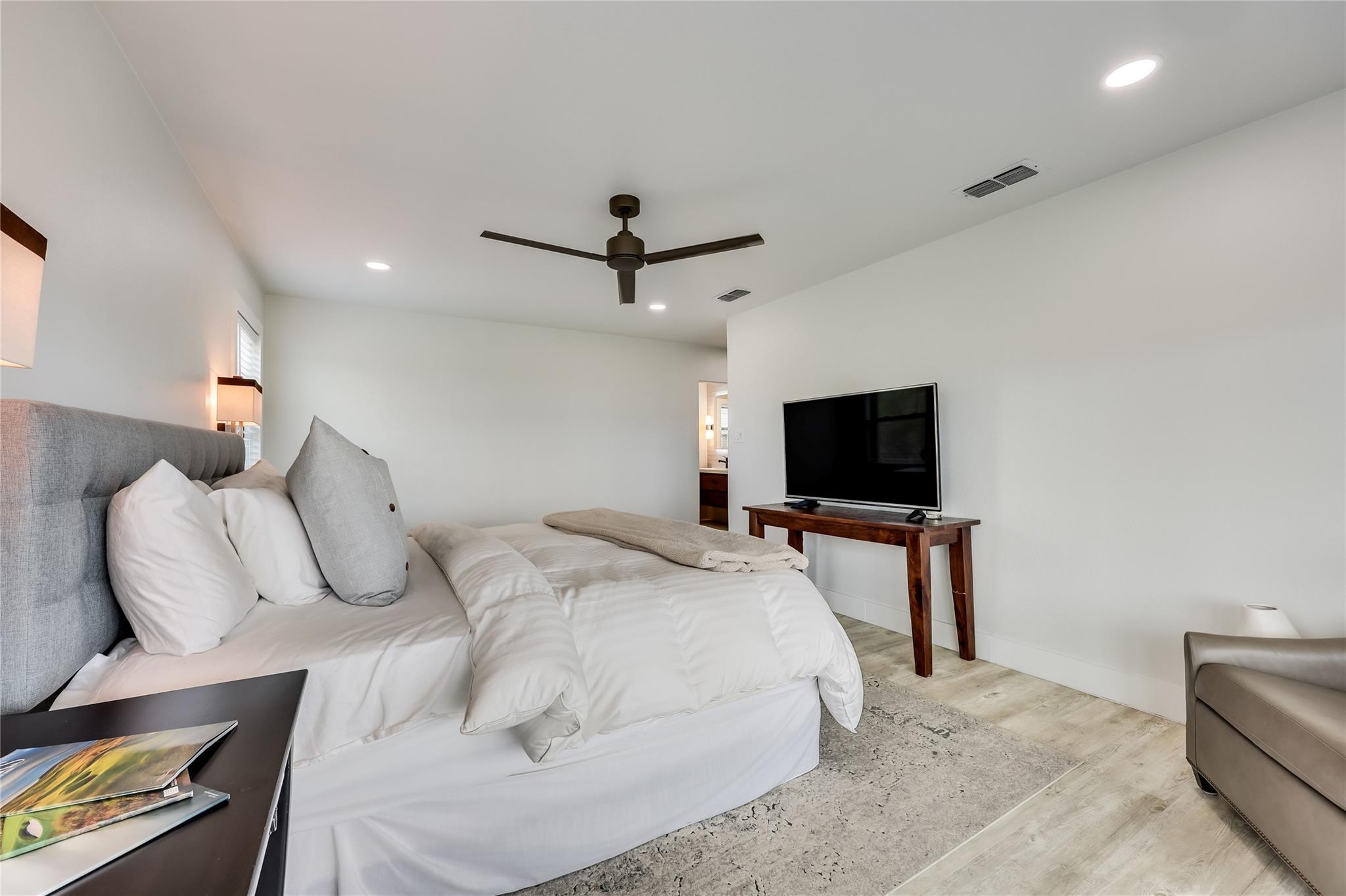 3900 Lake Park Cv, Lago Vista, TX 78645