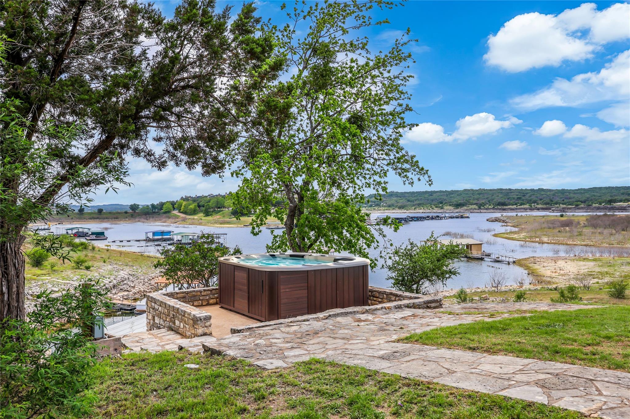 3900 Lake Park Cv, Lago Vista, TX 78645