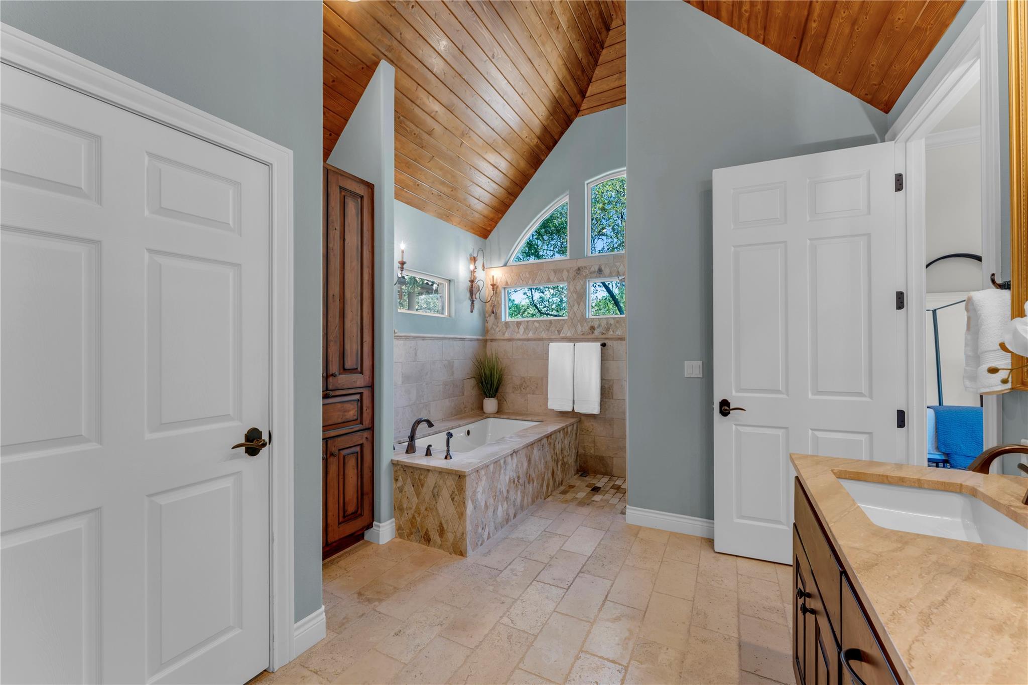 3605 Douglas Dr, Horseshoe Bay, TX 78657