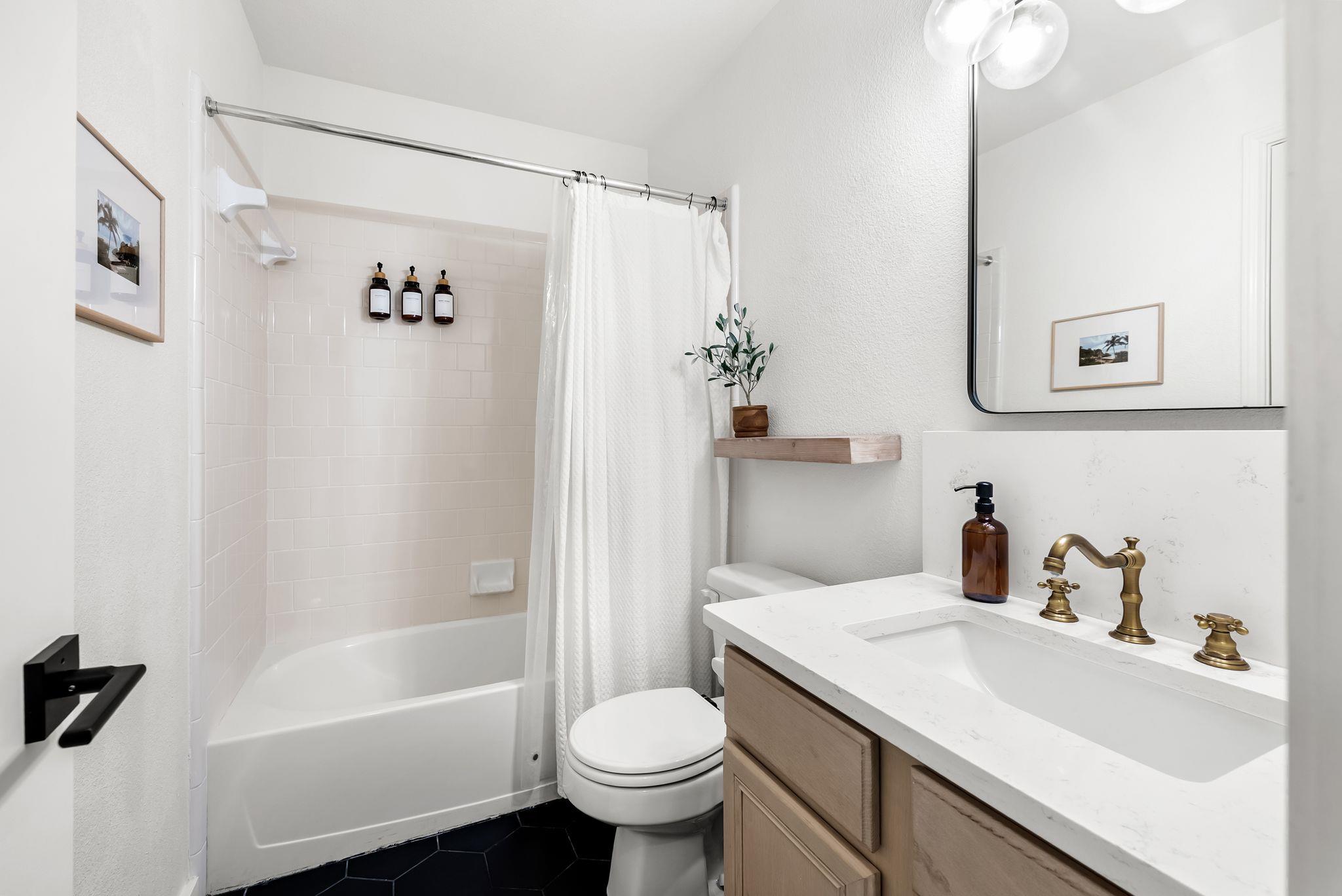 305 Mountain View, Sunrise Beach, TX 78643