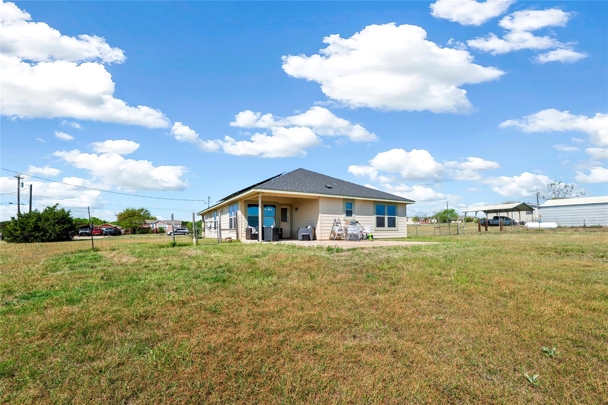 833 Thousand Oaks Trl, Liberty Hill, TX 78642