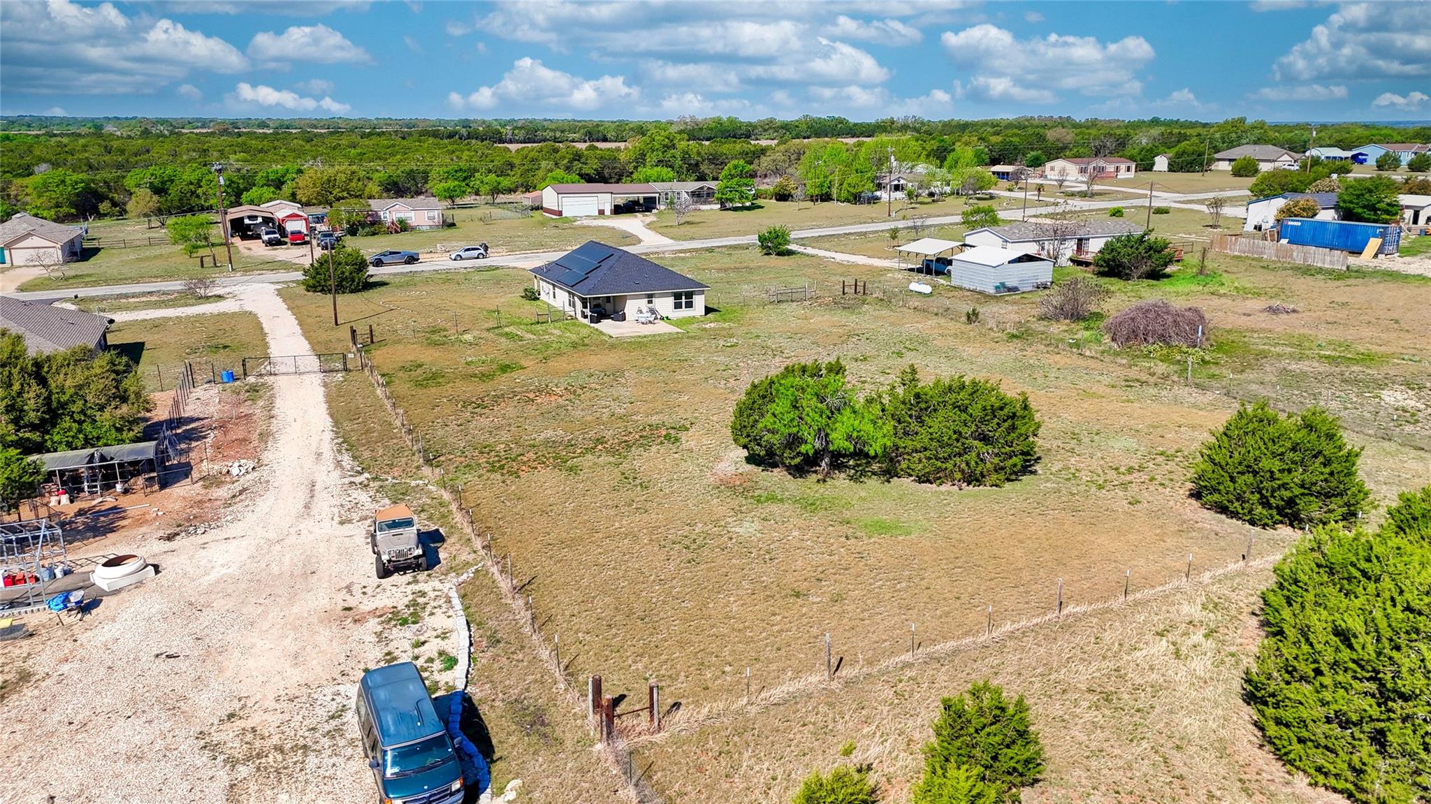 833 Thousand Oaks Trl, Liberty Hill, TX 78642