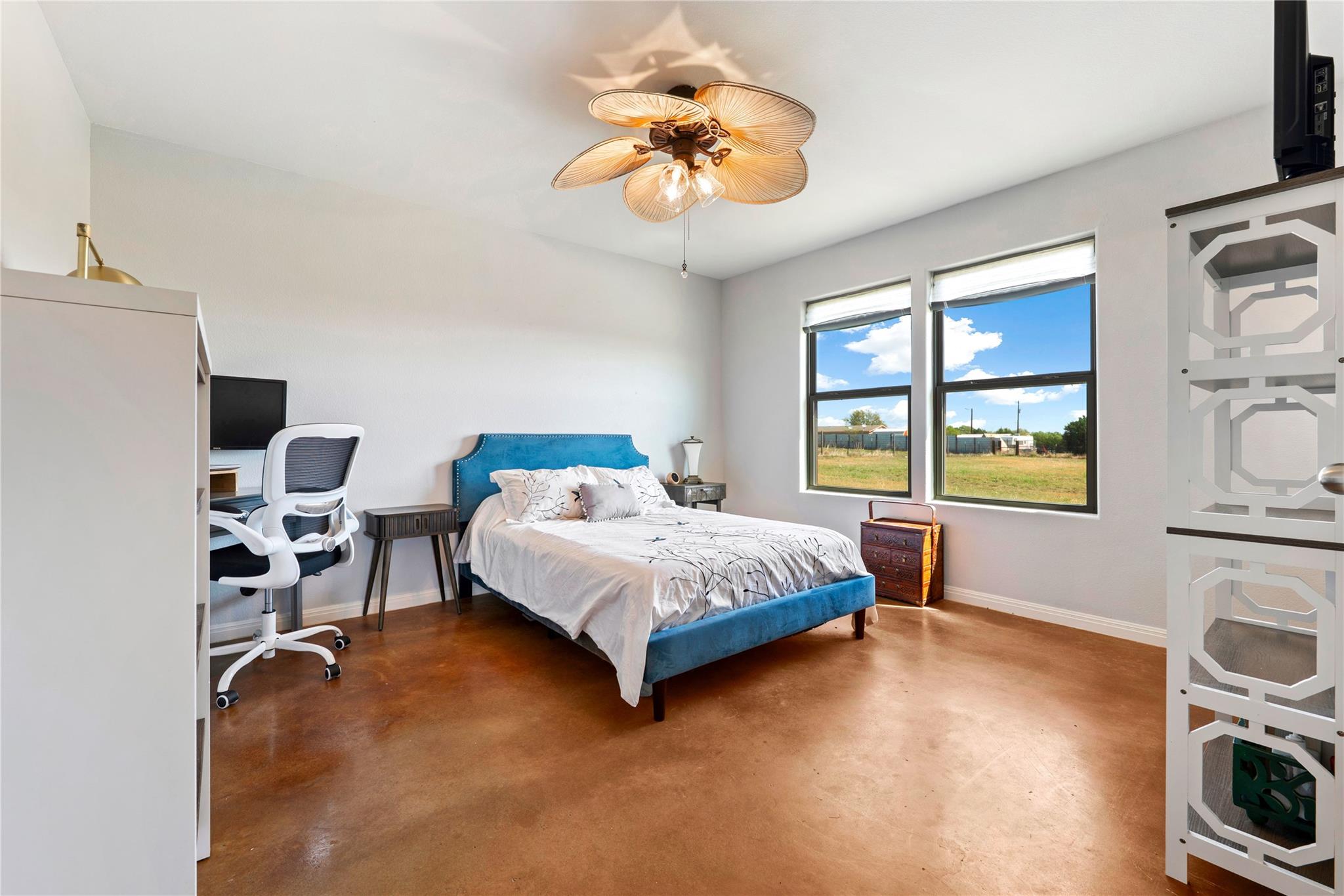 833 Thousand Oaks Trl, Liberty Hill, TX 78642