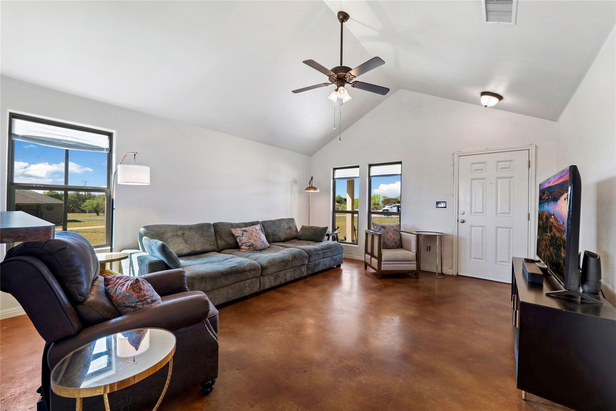 833 Thousand Oaks Trl, Liberty Hill, TX 78642