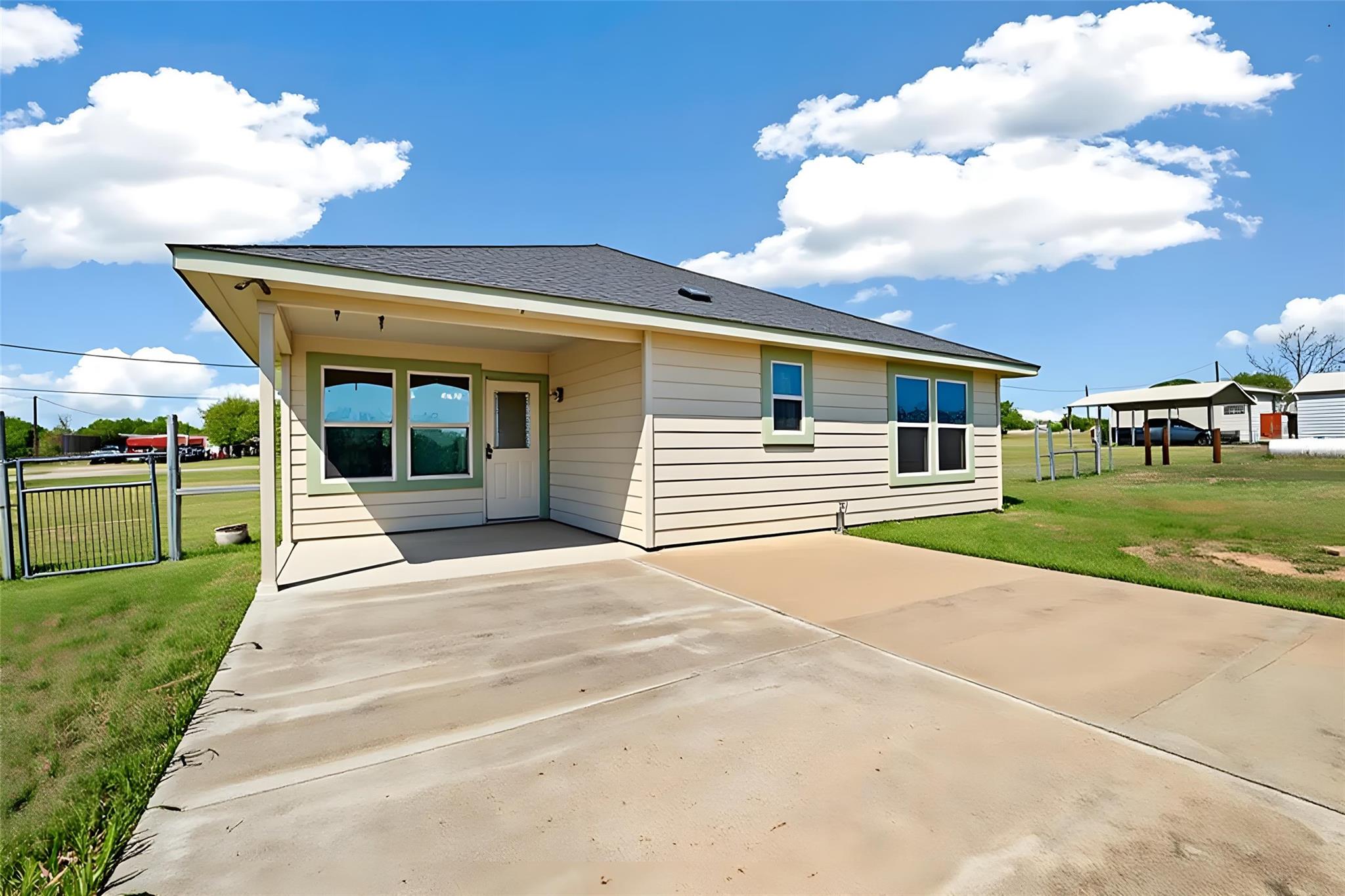 833 Thousand Oaks Trl, Liberty Hill, TX 78642