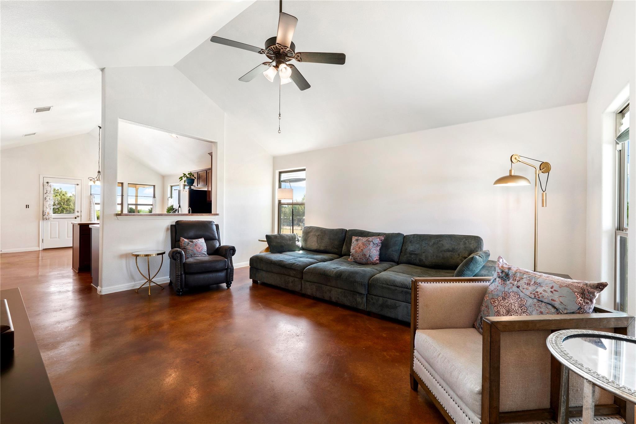 833 Thousand Oaks Trl, Liberty Hill, TX 78642