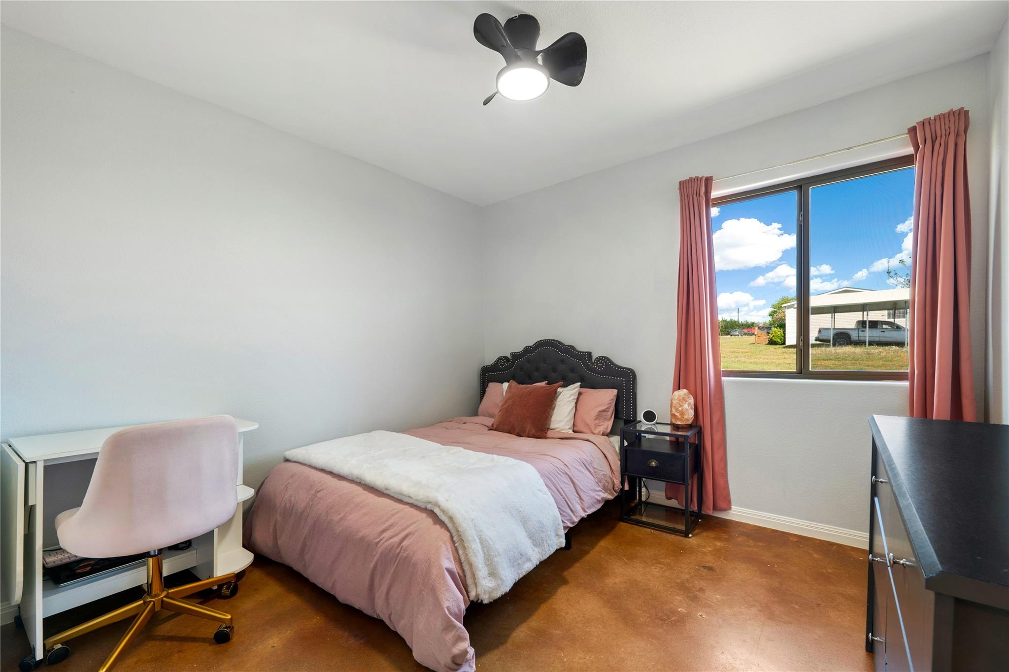 833 Thousand Oaks Trl, Liberty Hill, TX 78642