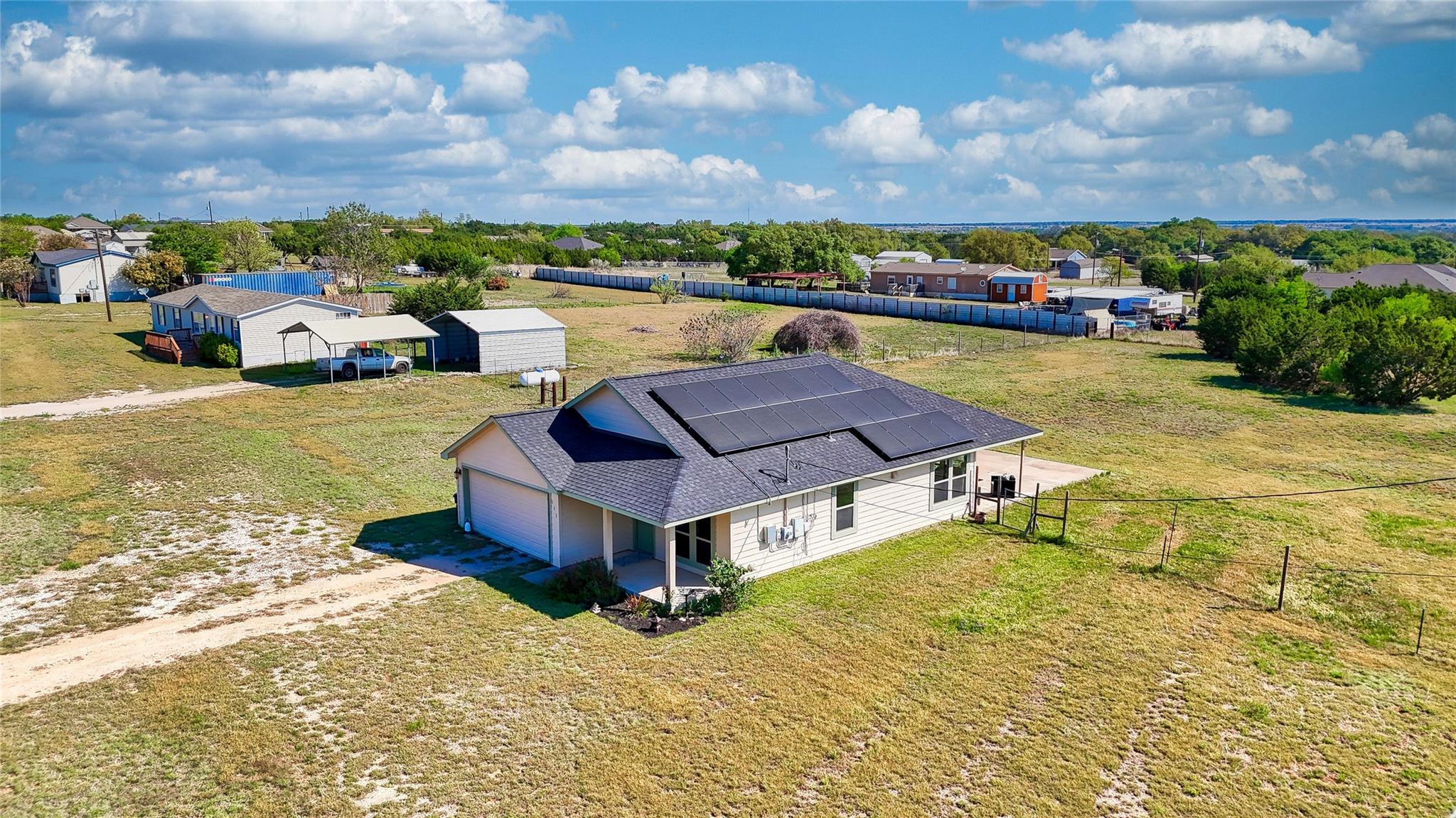 833 Thousand Oaks Trl, Liberty Hill, TX 78642