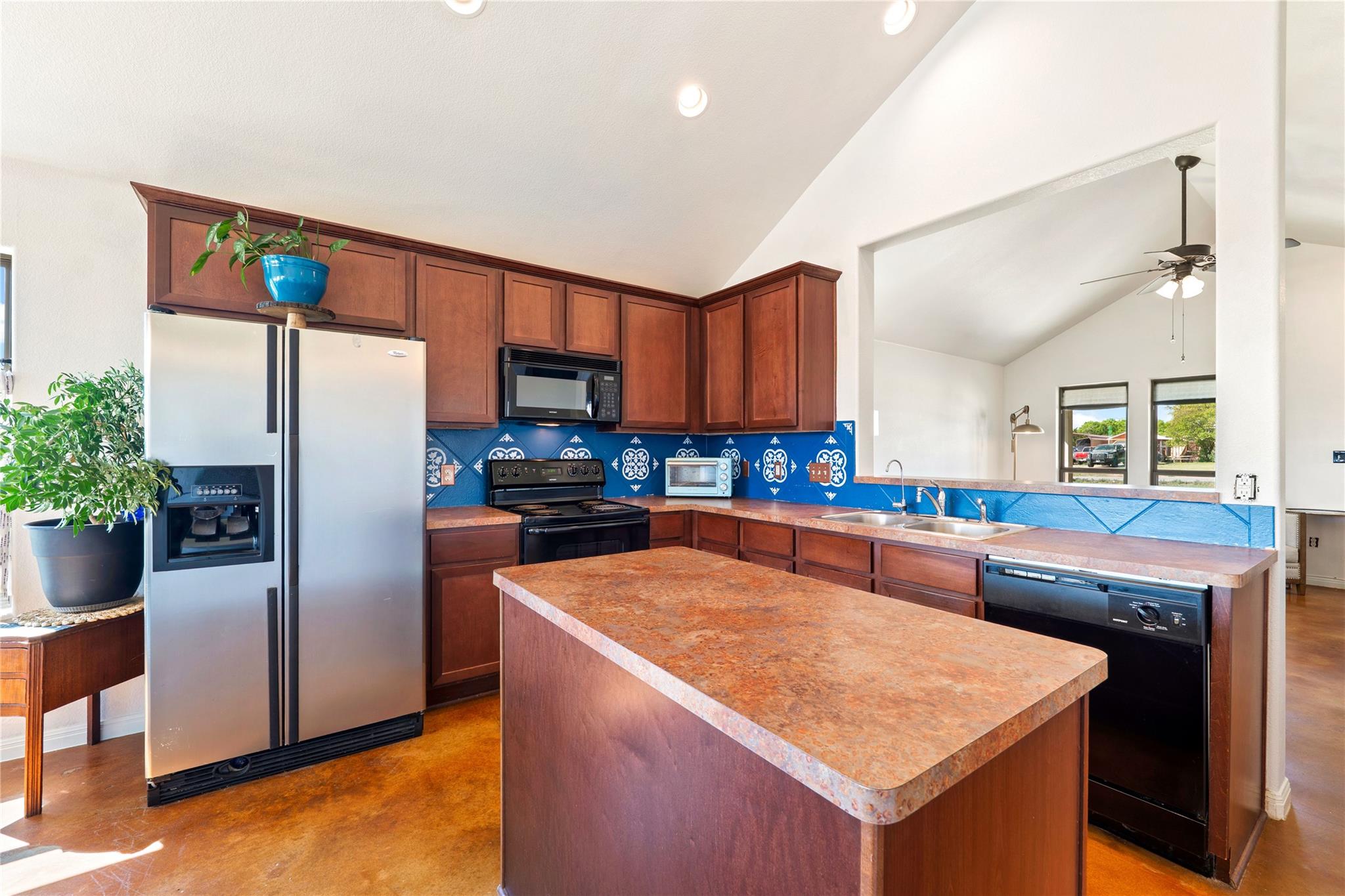 833 Thousand Oaks Trl, Liberty Hill, TX 78642