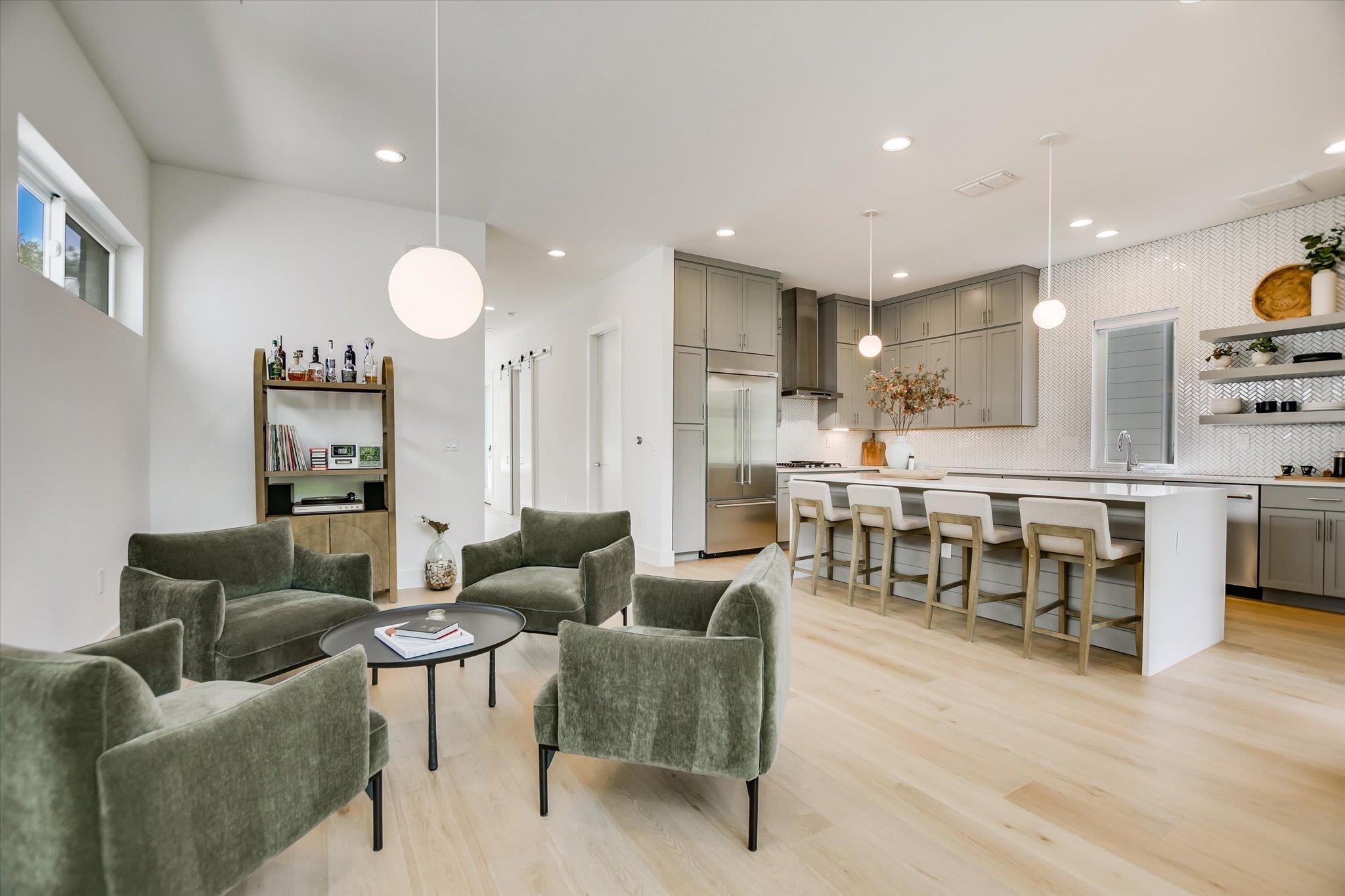 900 S 2nd St # 6, Austin, TX 78704