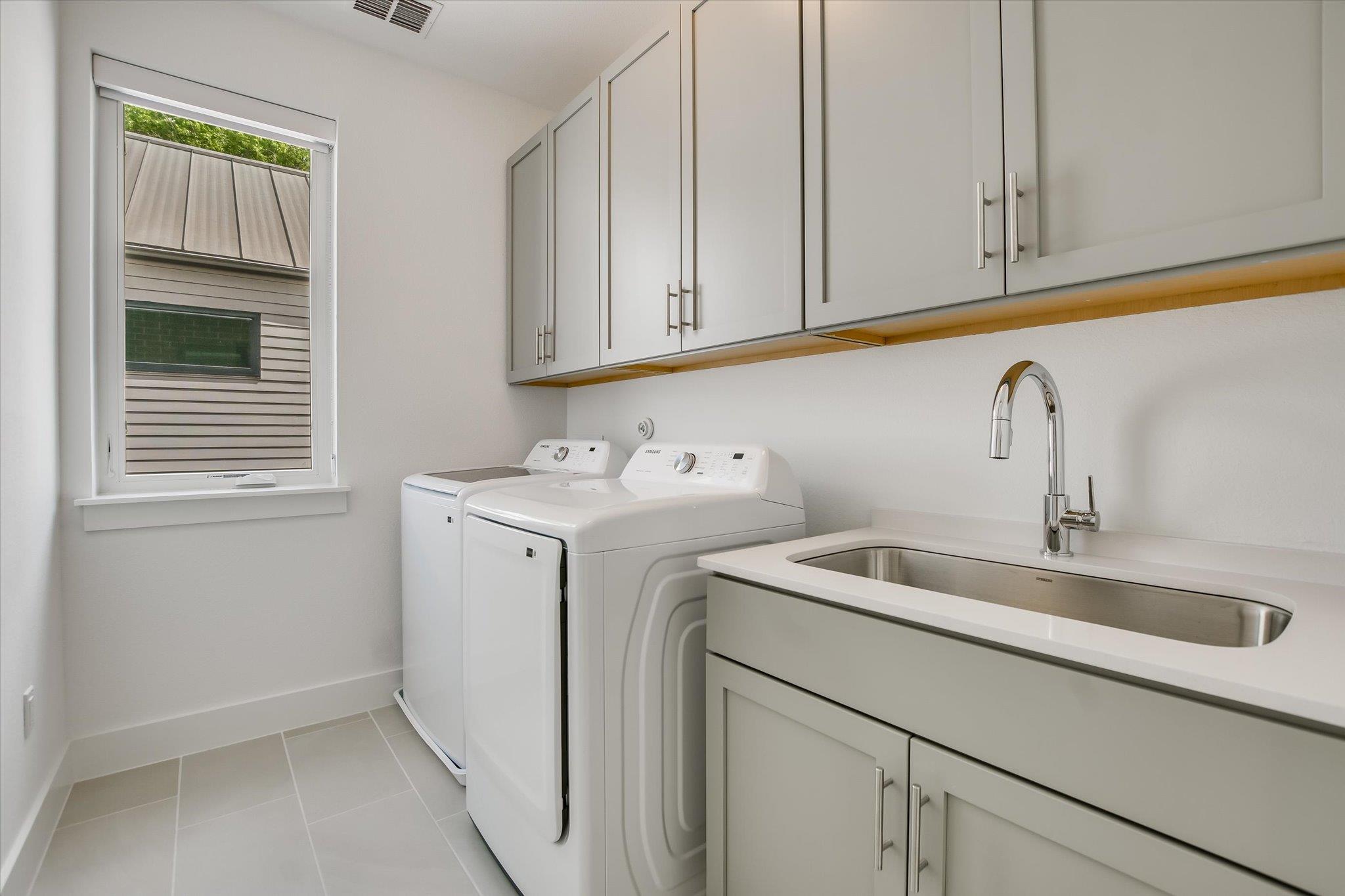 900 S 2nd St # 6, Austin, TX 78704