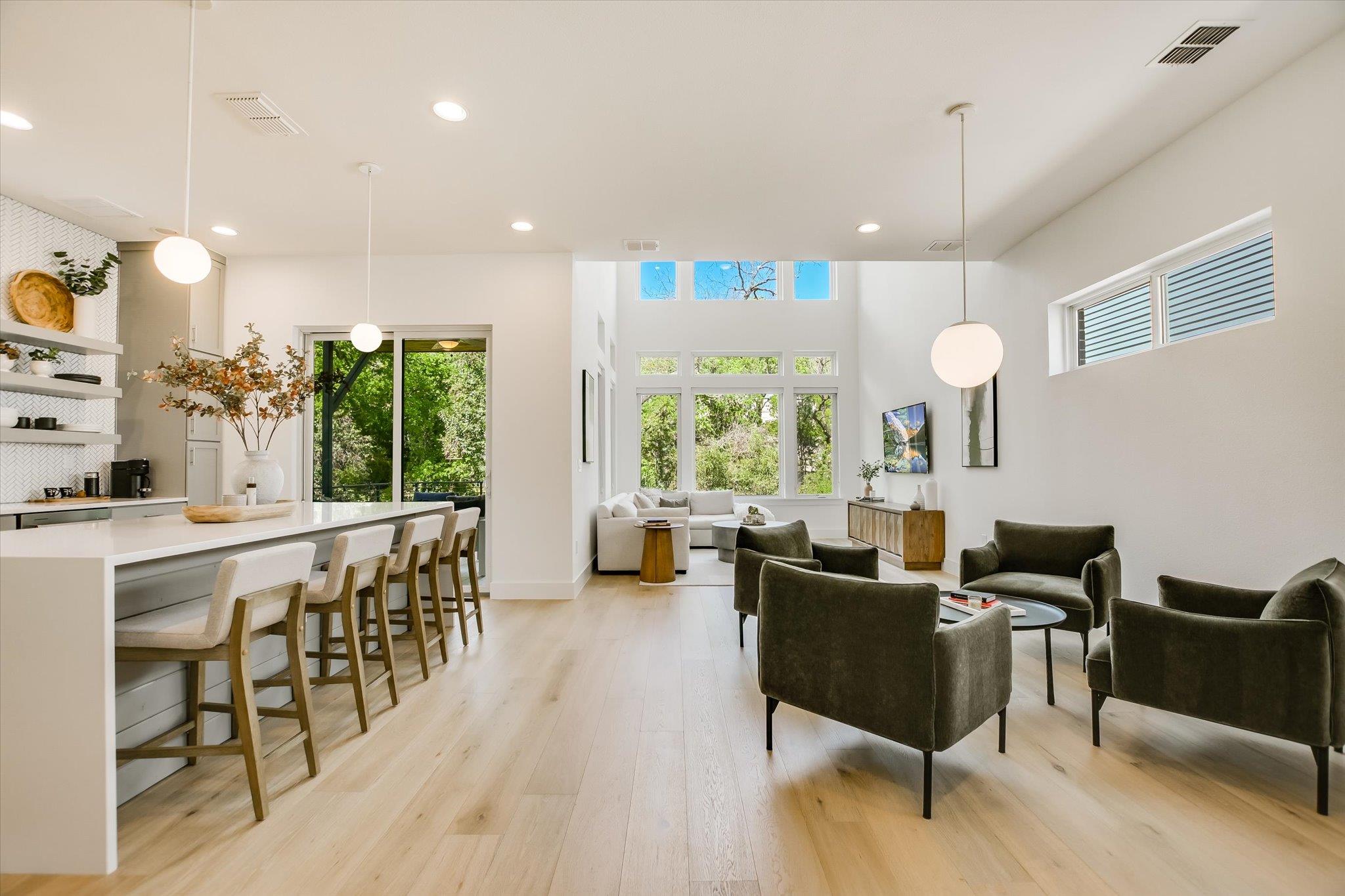 900 S 2nd St # 6, Austin, TX 78704