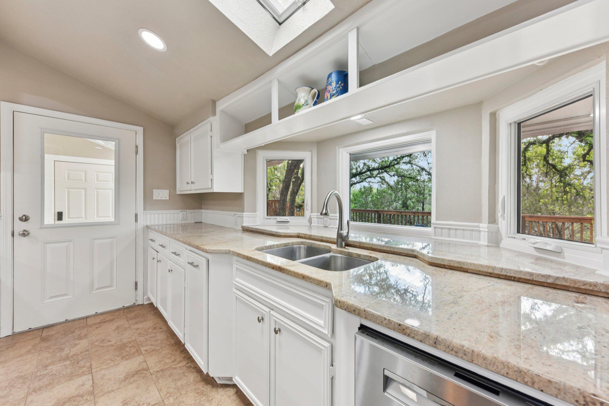 126 County Road 420 Rd, Spicewood, TX 78669