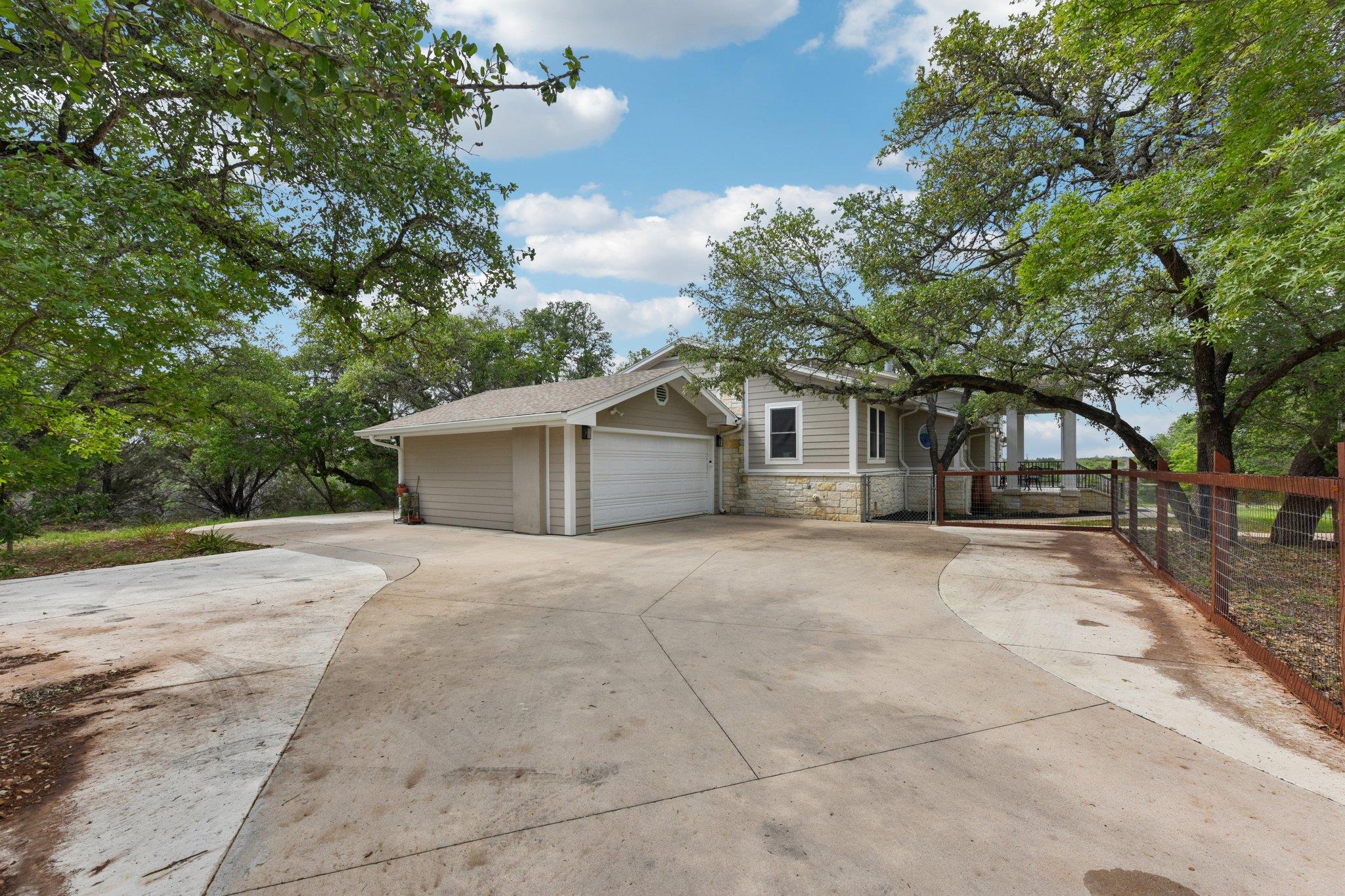 126 County Road 420 Rd, Spicewood, TX 78669