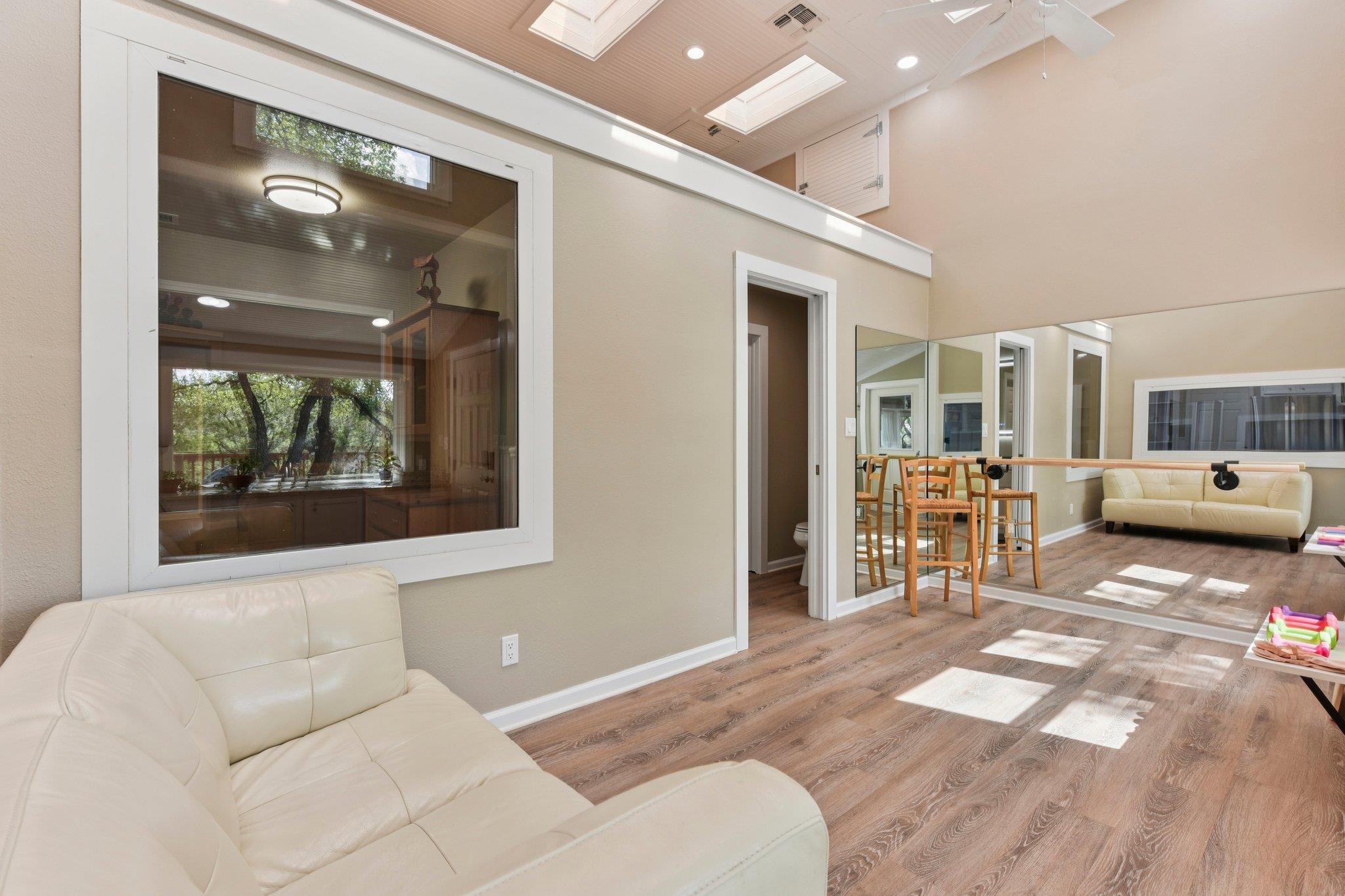 126 County Road 420 Rd, Spicewood, TX 78669