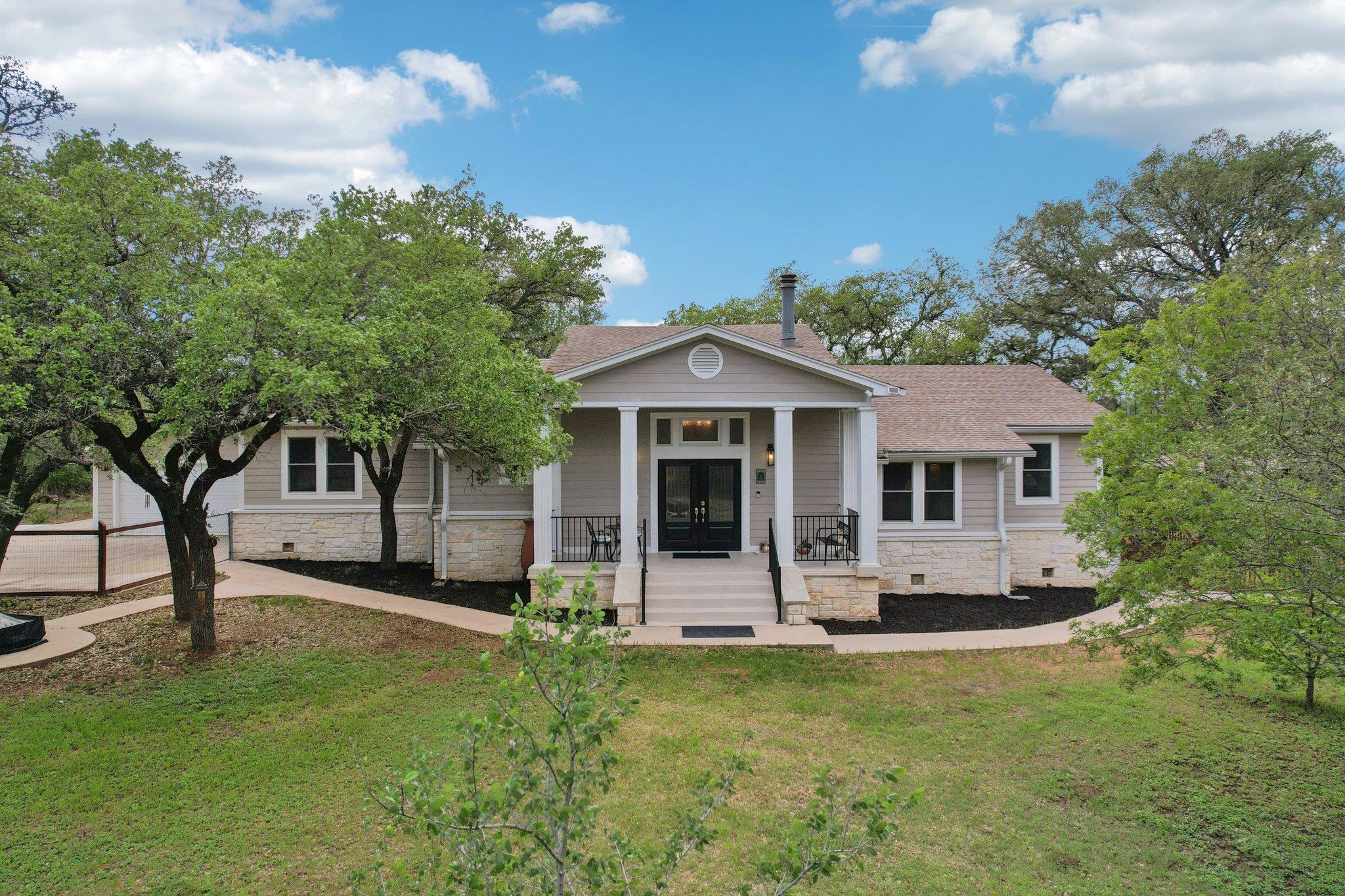 126 County Road 420 Rd, Spicewood, TX 78669