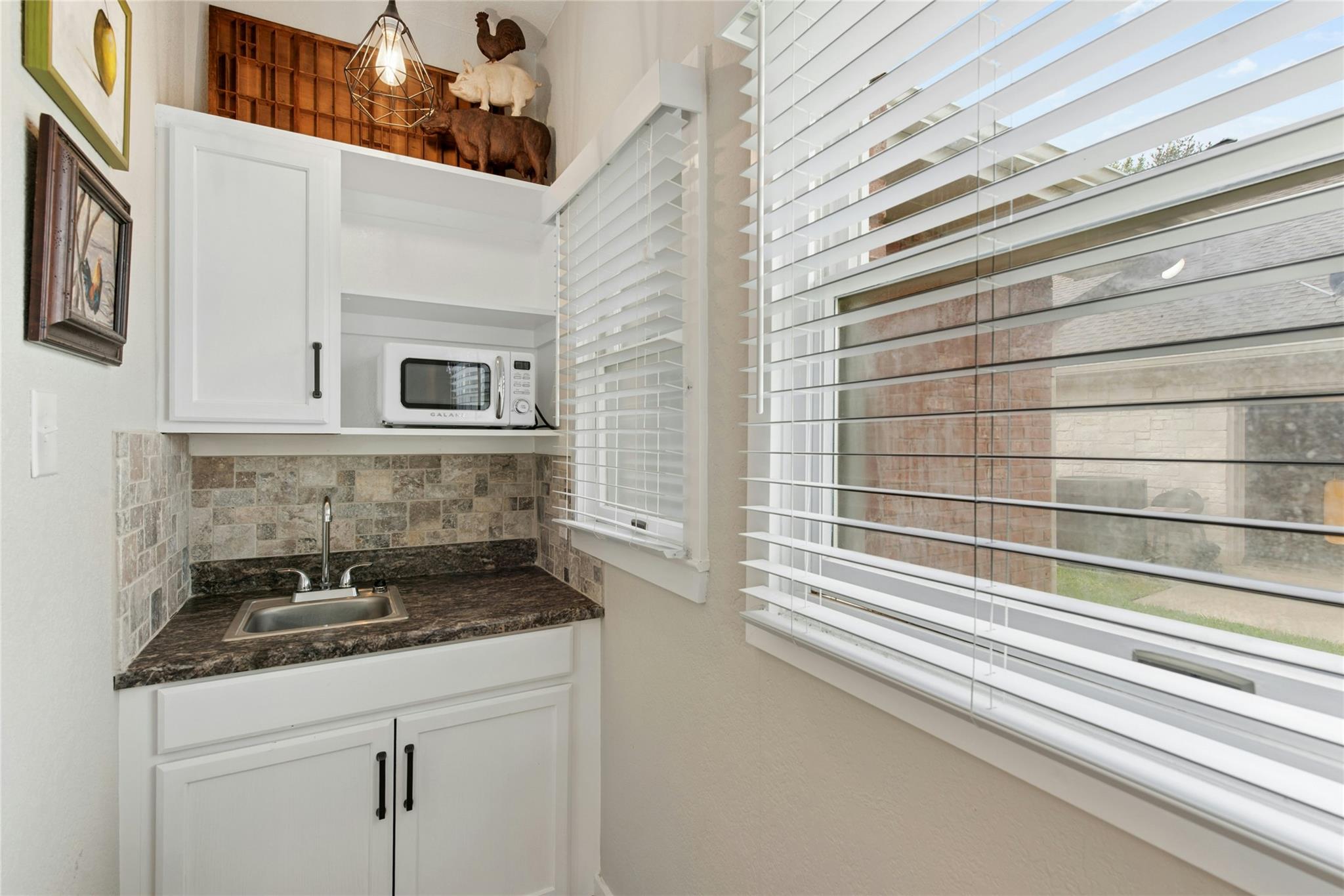 407 Olympia Fields St, Meadowlakes, TX 78654