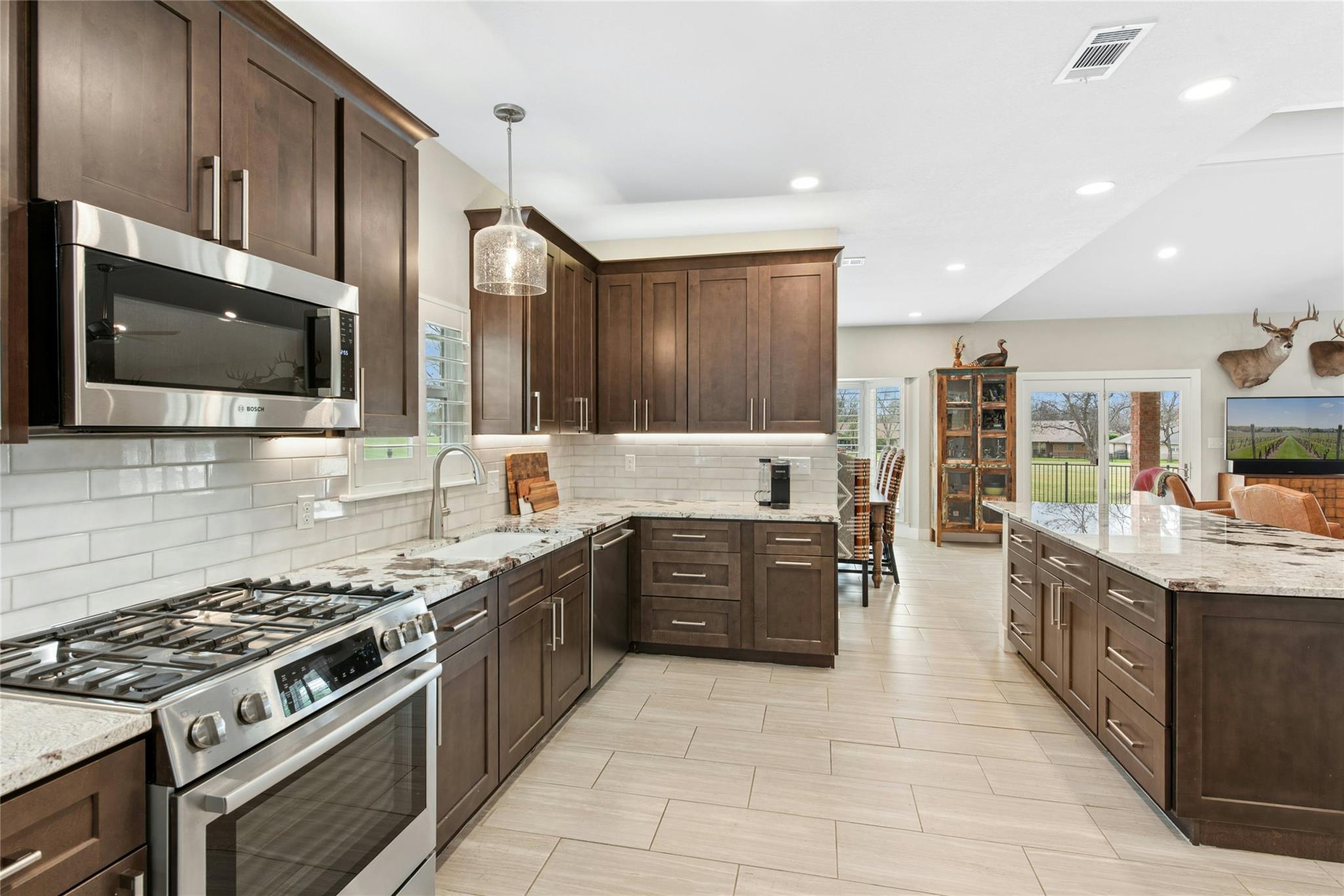 407 Olympia Fields St, Meadowlakes, TX 78654