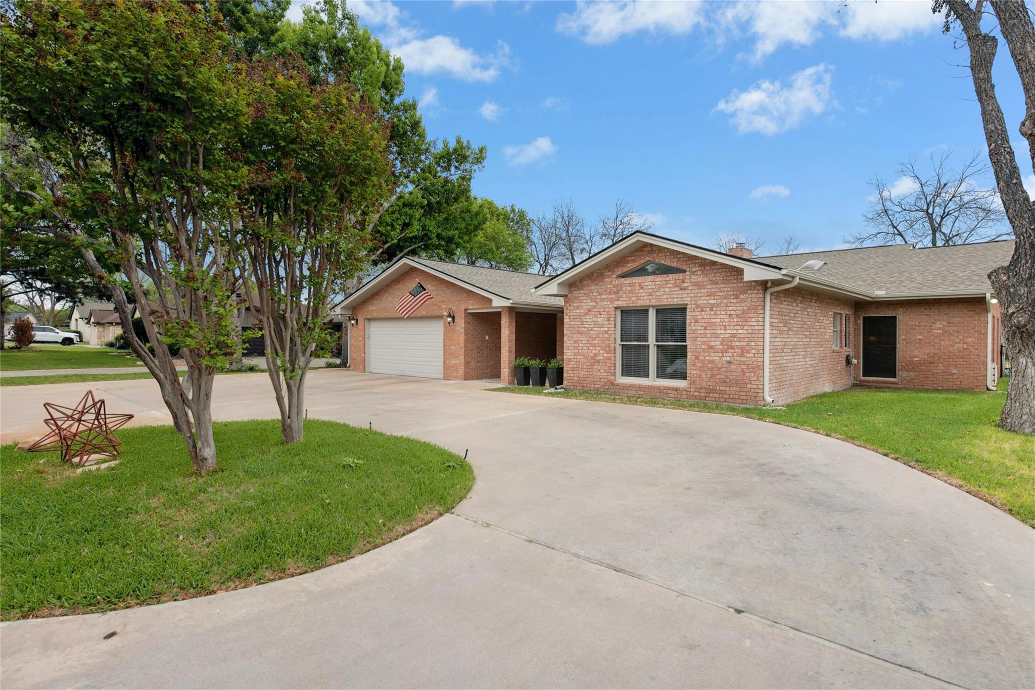 407 Olympia Fields St, Meadowlakes, TX 78654