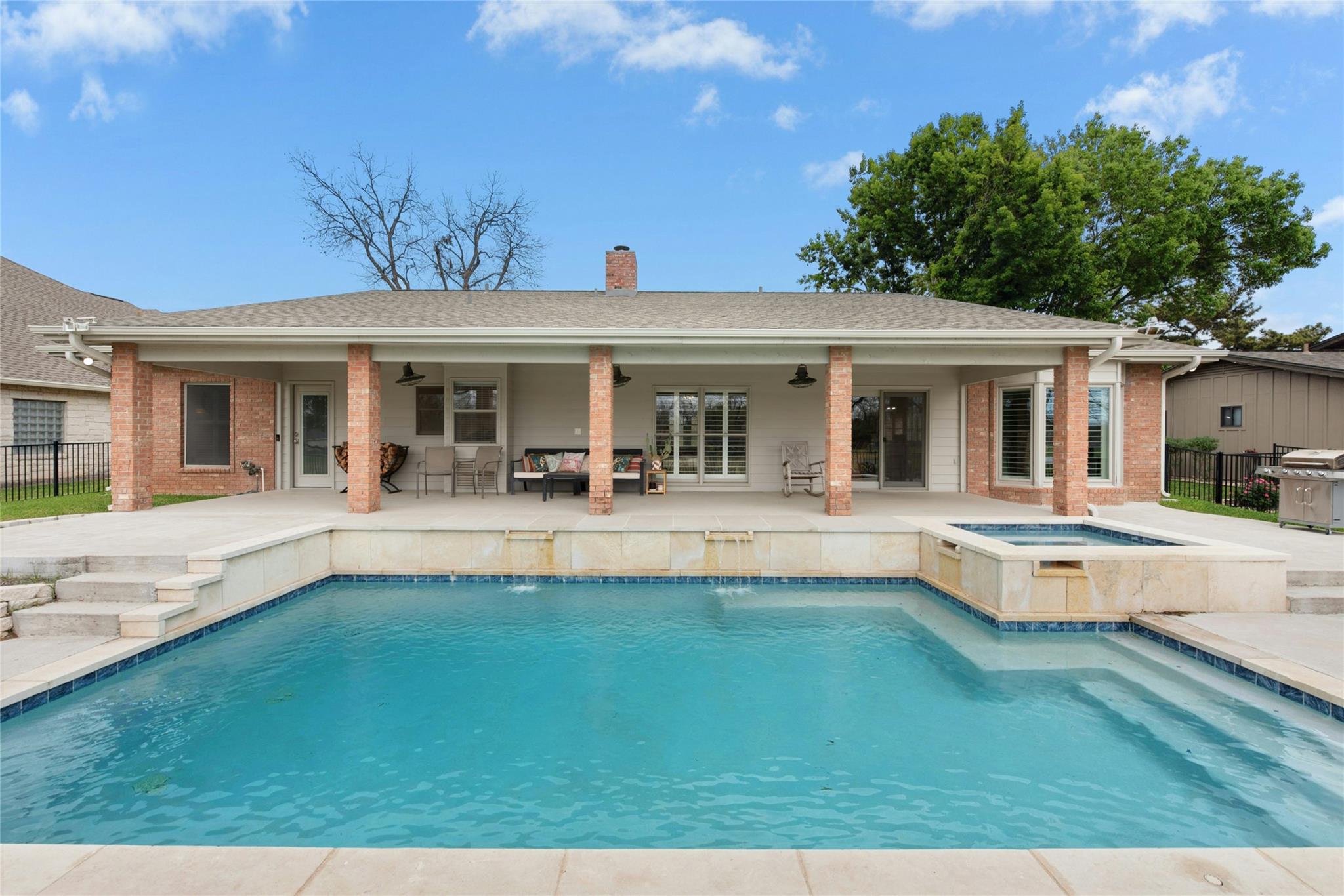 407 Olympia Fields St, Meadowlakes, TX 78654