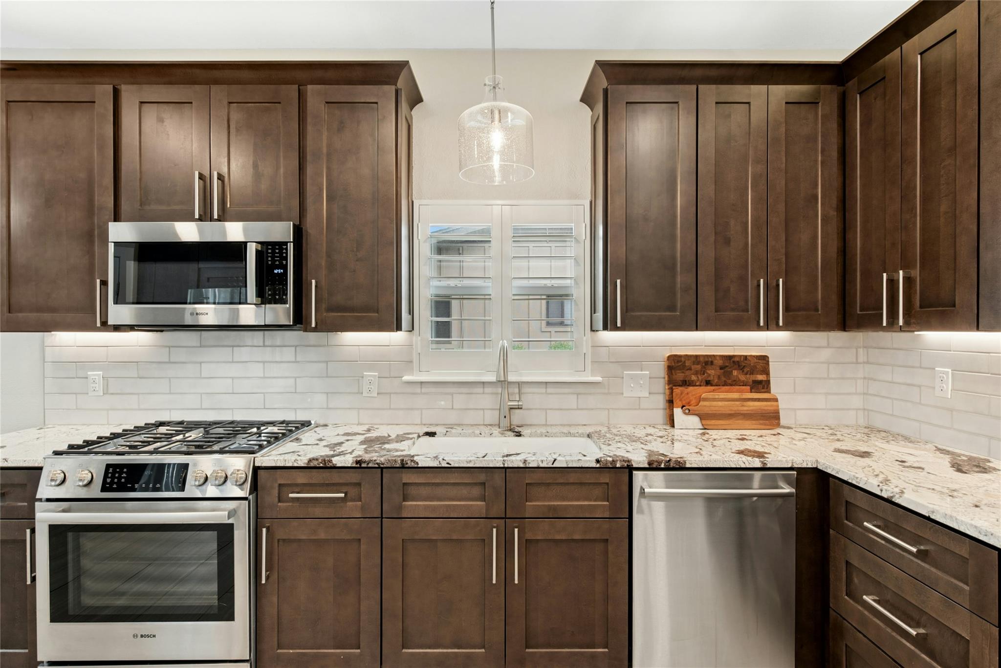 407 Olympia Fields St, Meadowlakes, TX 78654