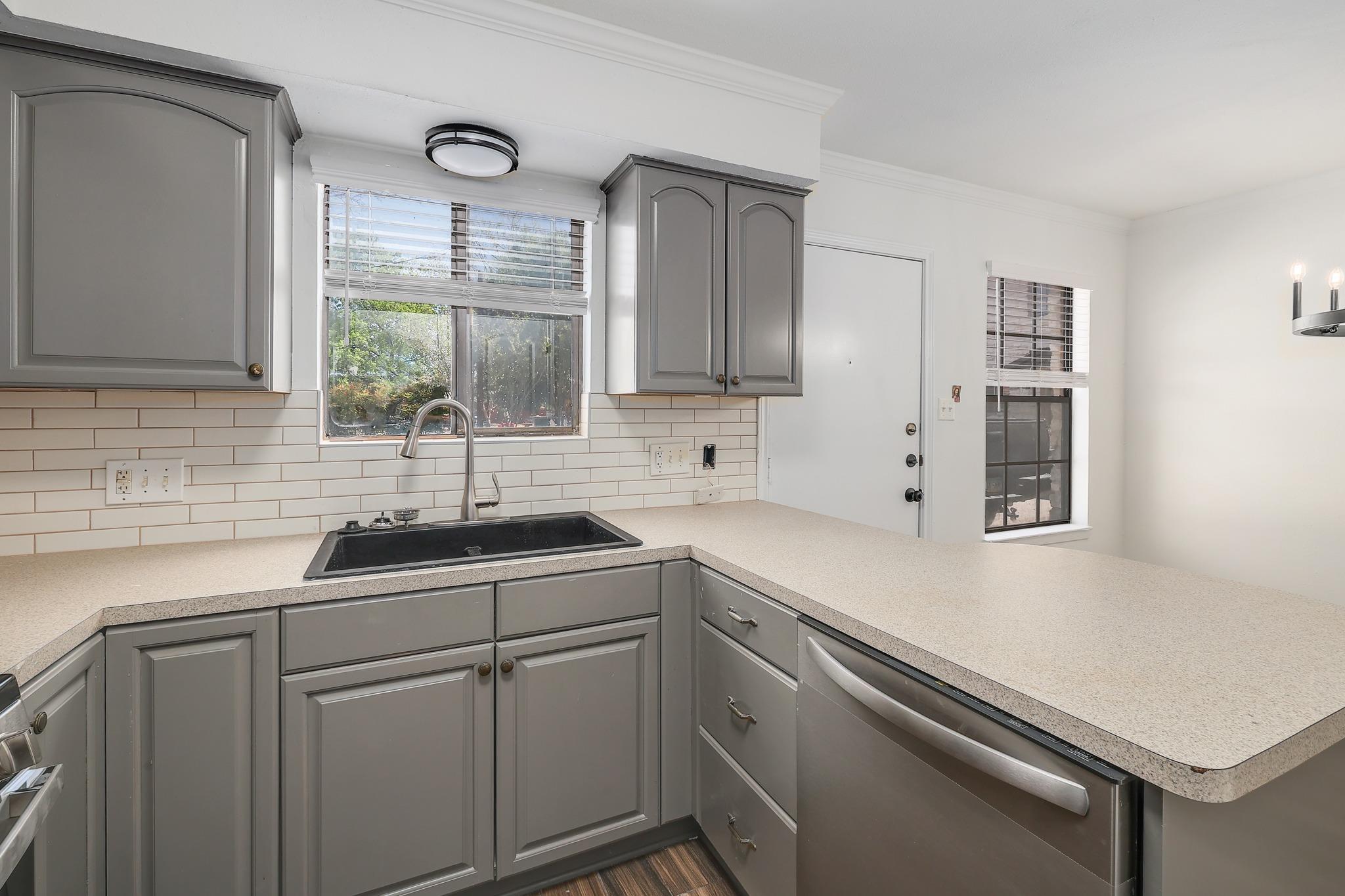 204 Northwest Dr # F, Round Rock, TX 78664