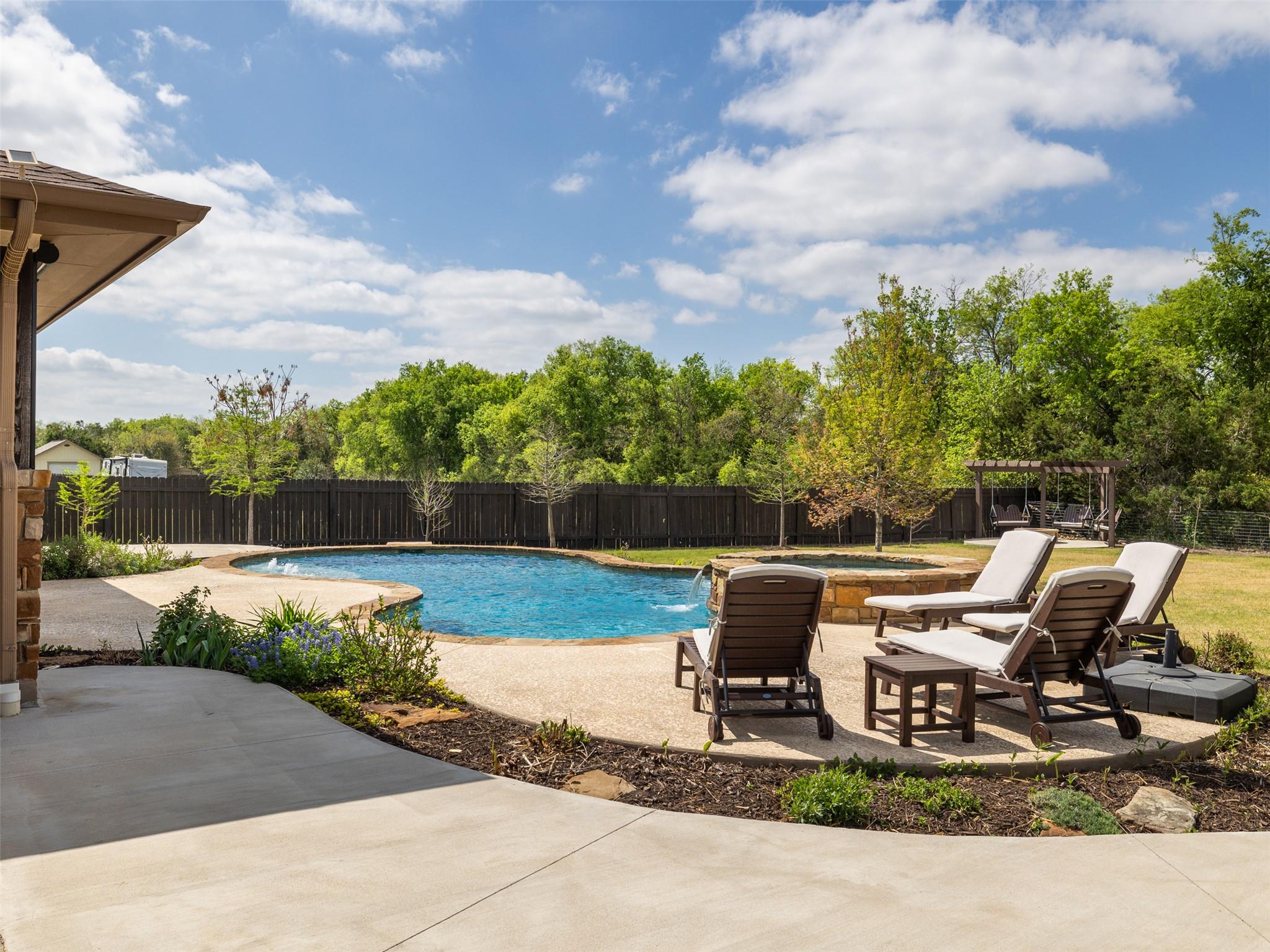 213 Angela Dr, Liberty Hill, TX 78642