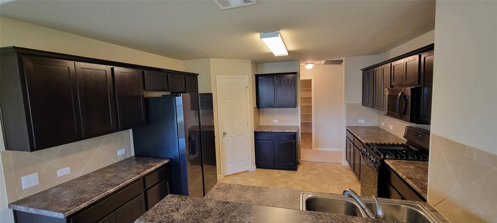 207 Wild Cat Dr, Bastrop, TX 78602