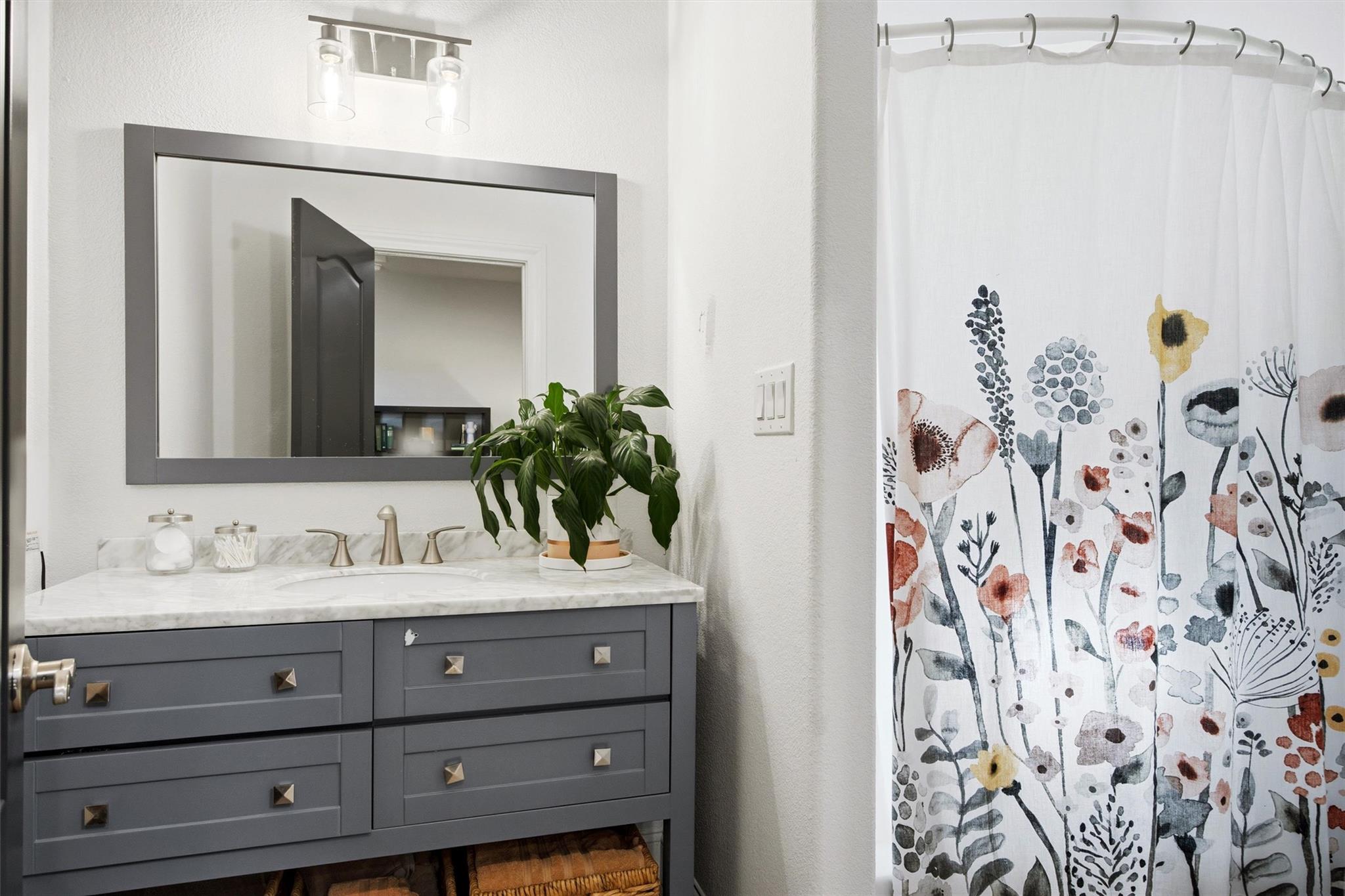 1600 W 39th 1/2 St, Austin, TX 78756