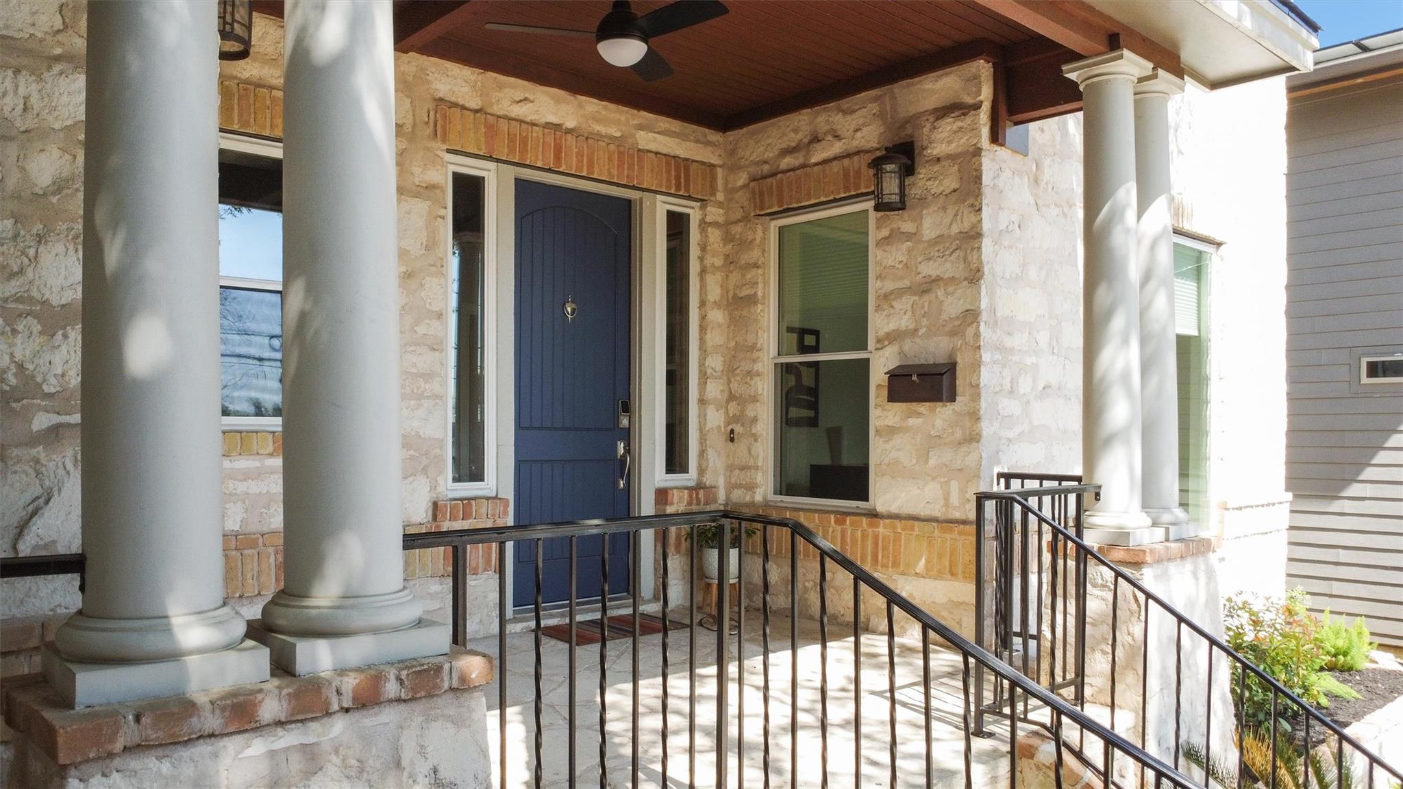 1600 W 39th 1/2 St, Austin, TX 78756