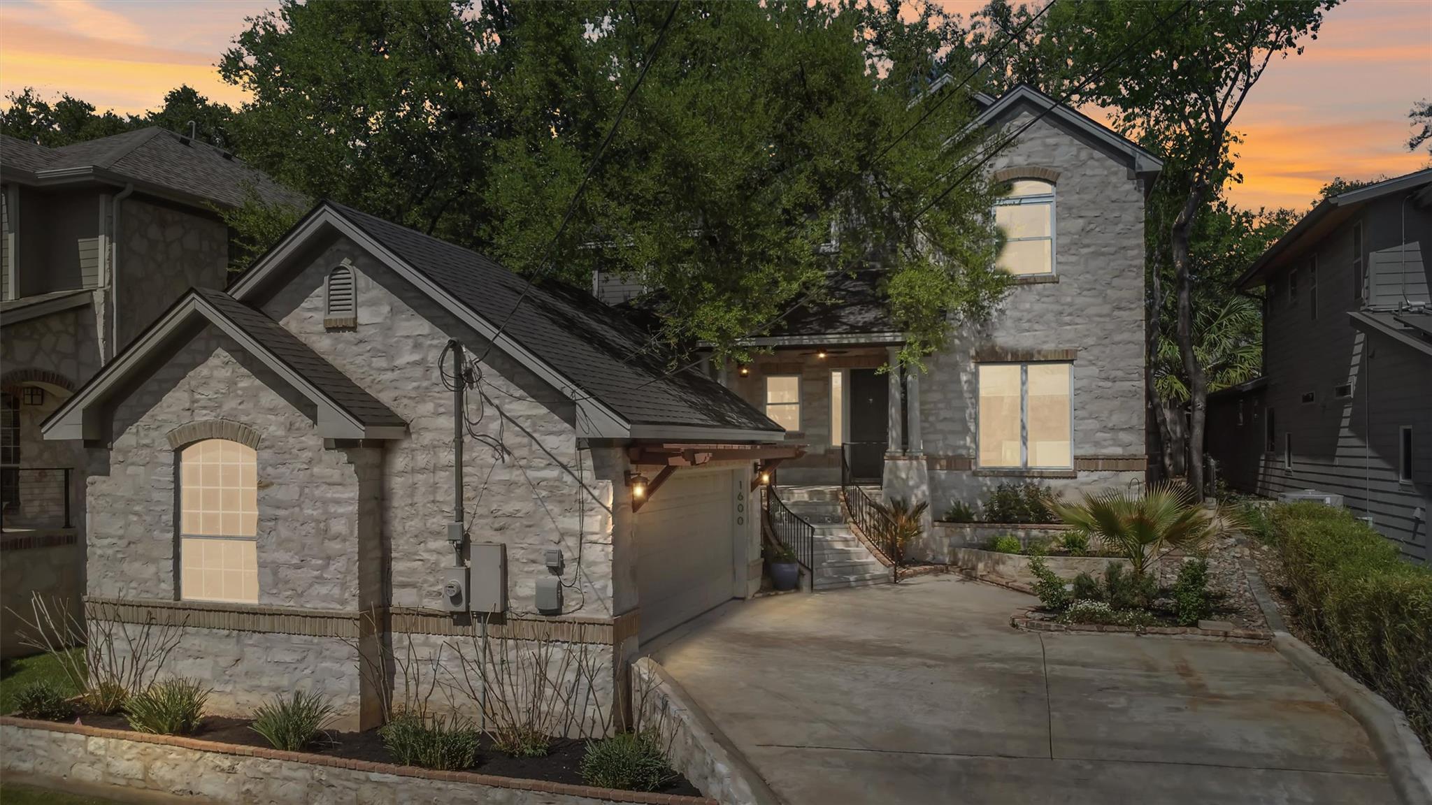 1600 W 39th 1/2 St, Austin, TX 78756