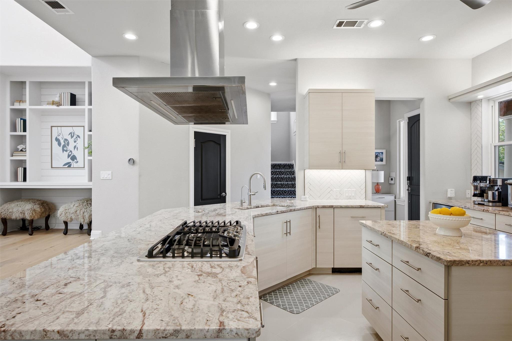 1600 W 39th 1/2 St, Austin, TX 78756