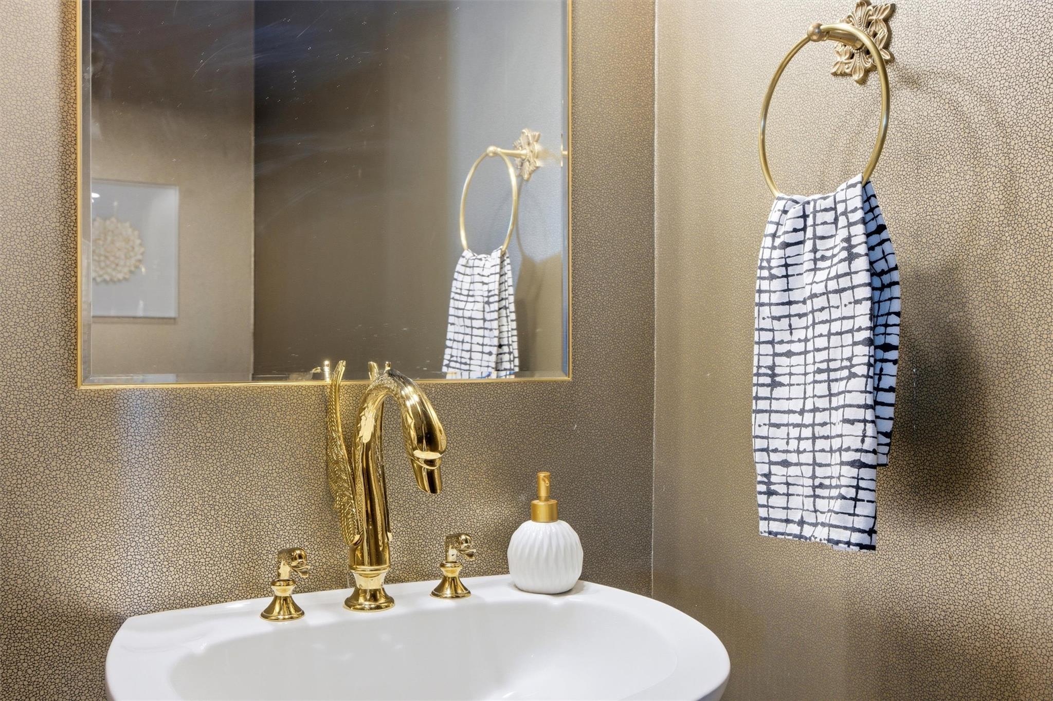 1600 W 39th 1/2 St, Austin, TX 78756