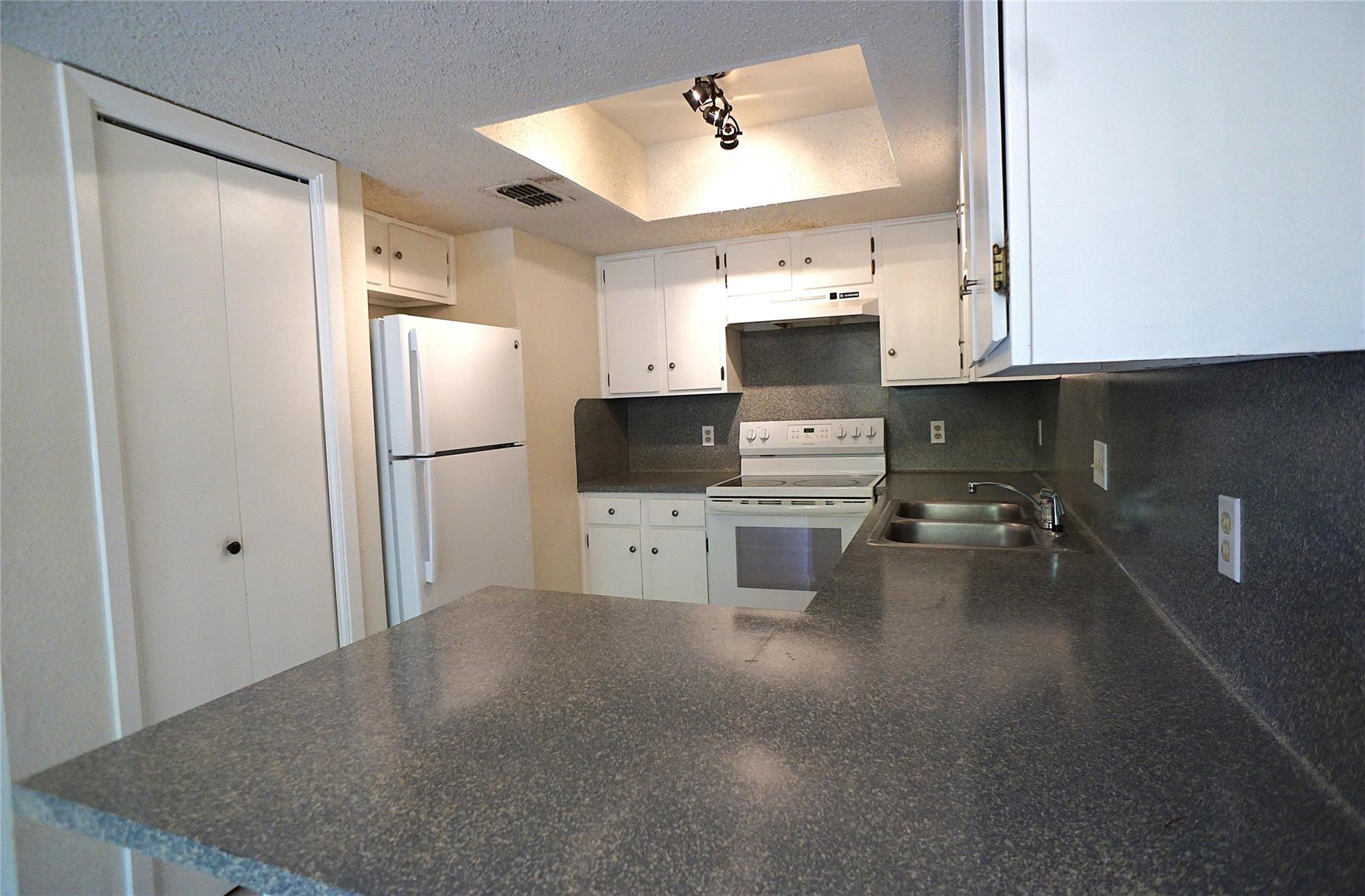 8418 Fathom Cir # C-302, Austin, TX 78750