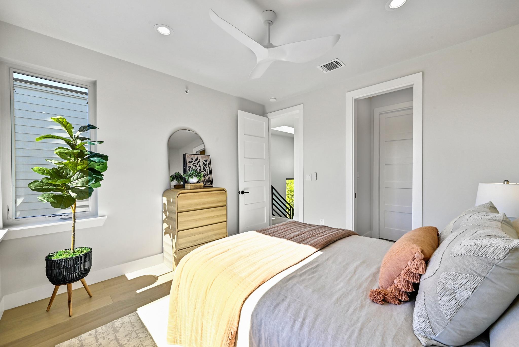 100 W Odell St # 3, Austin, TX 78752