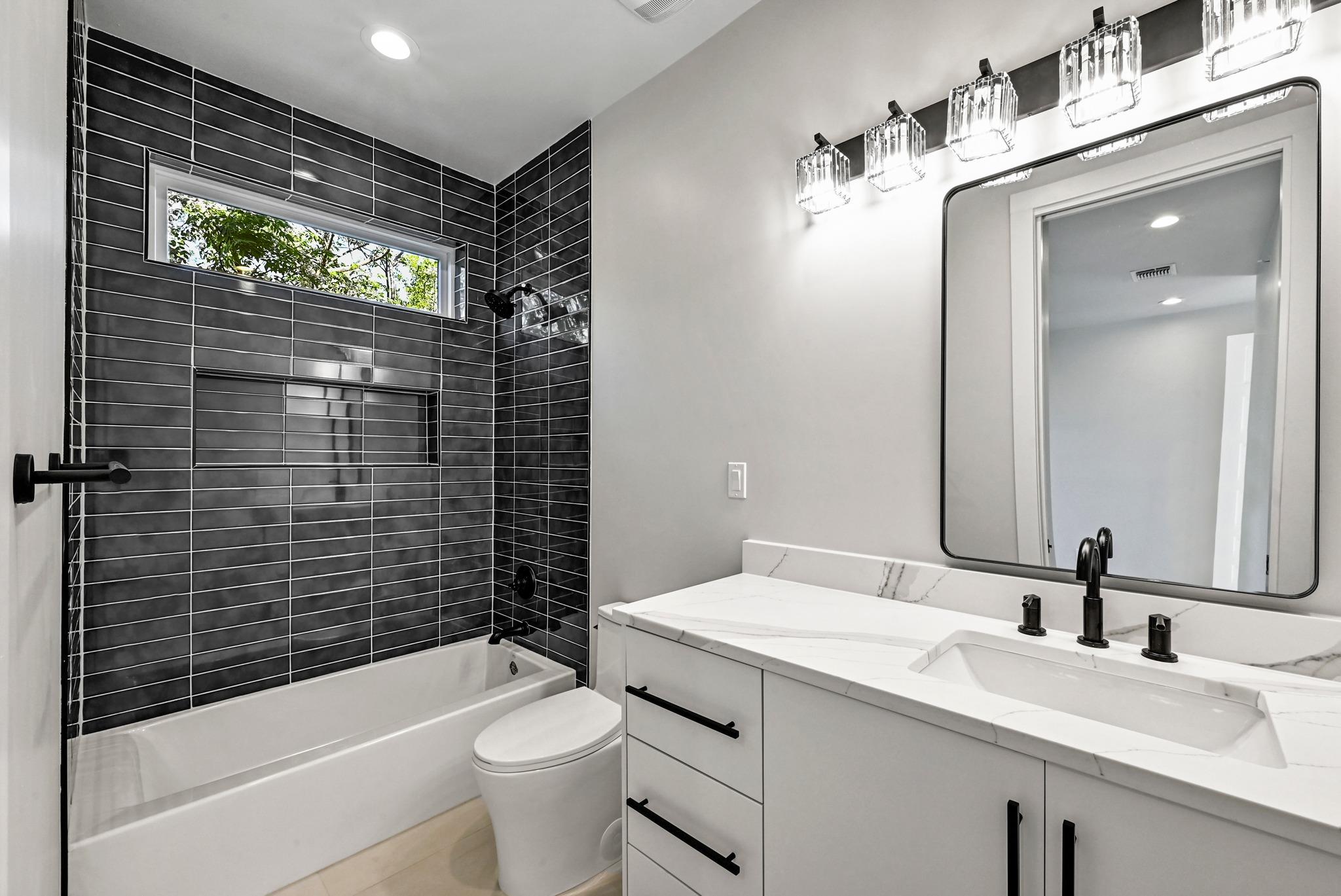 100 W Odell St # 3, Austin, TX 78752