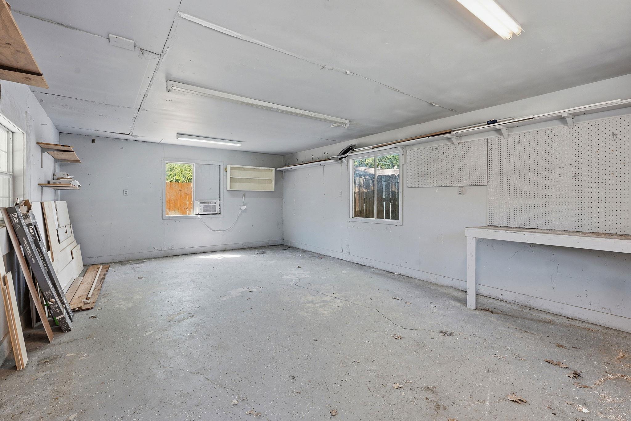 1307 Aspen St, Lockhart, TX 78644