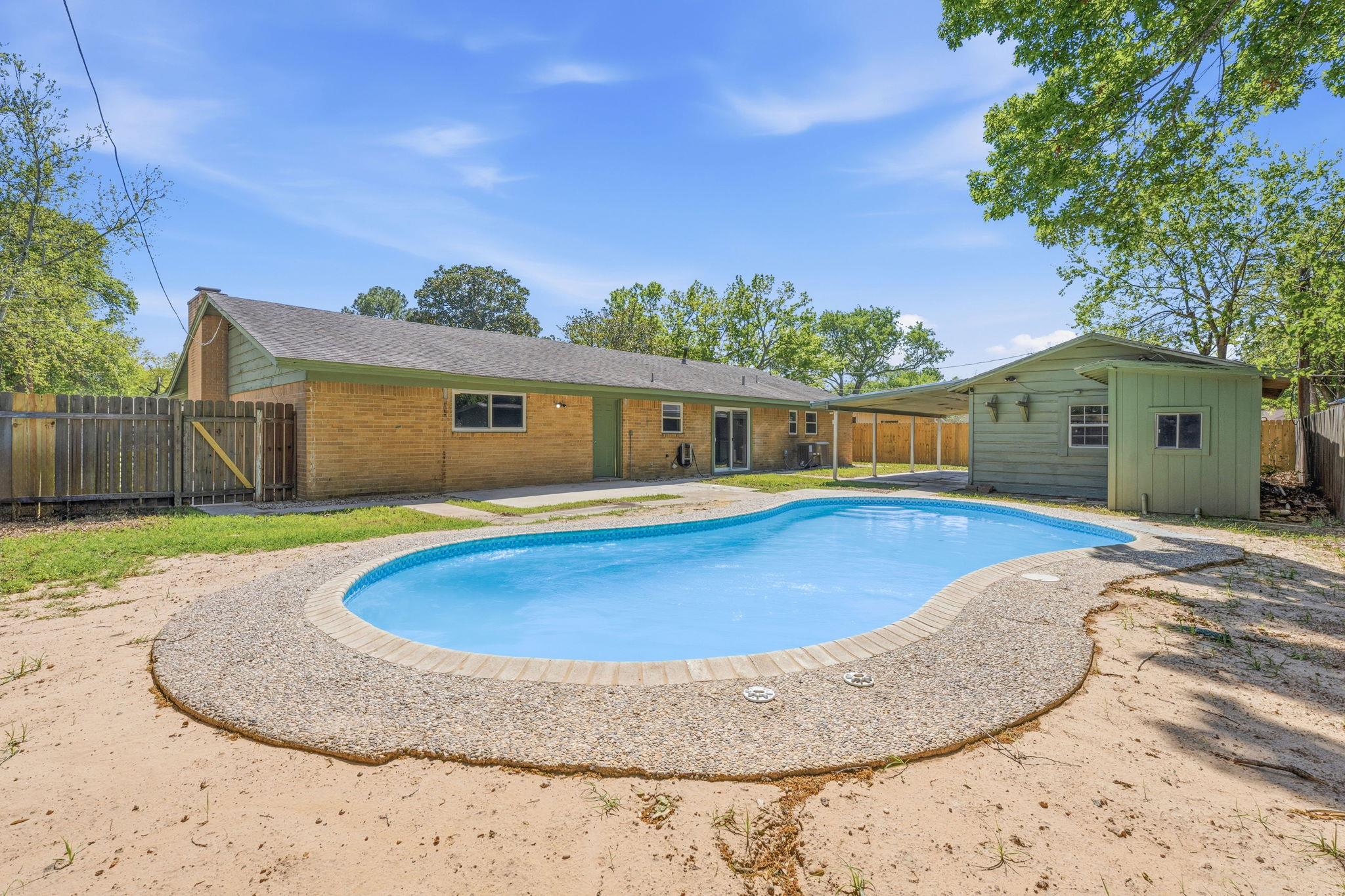 1307 Aspen St, Lockhart, TX 78644