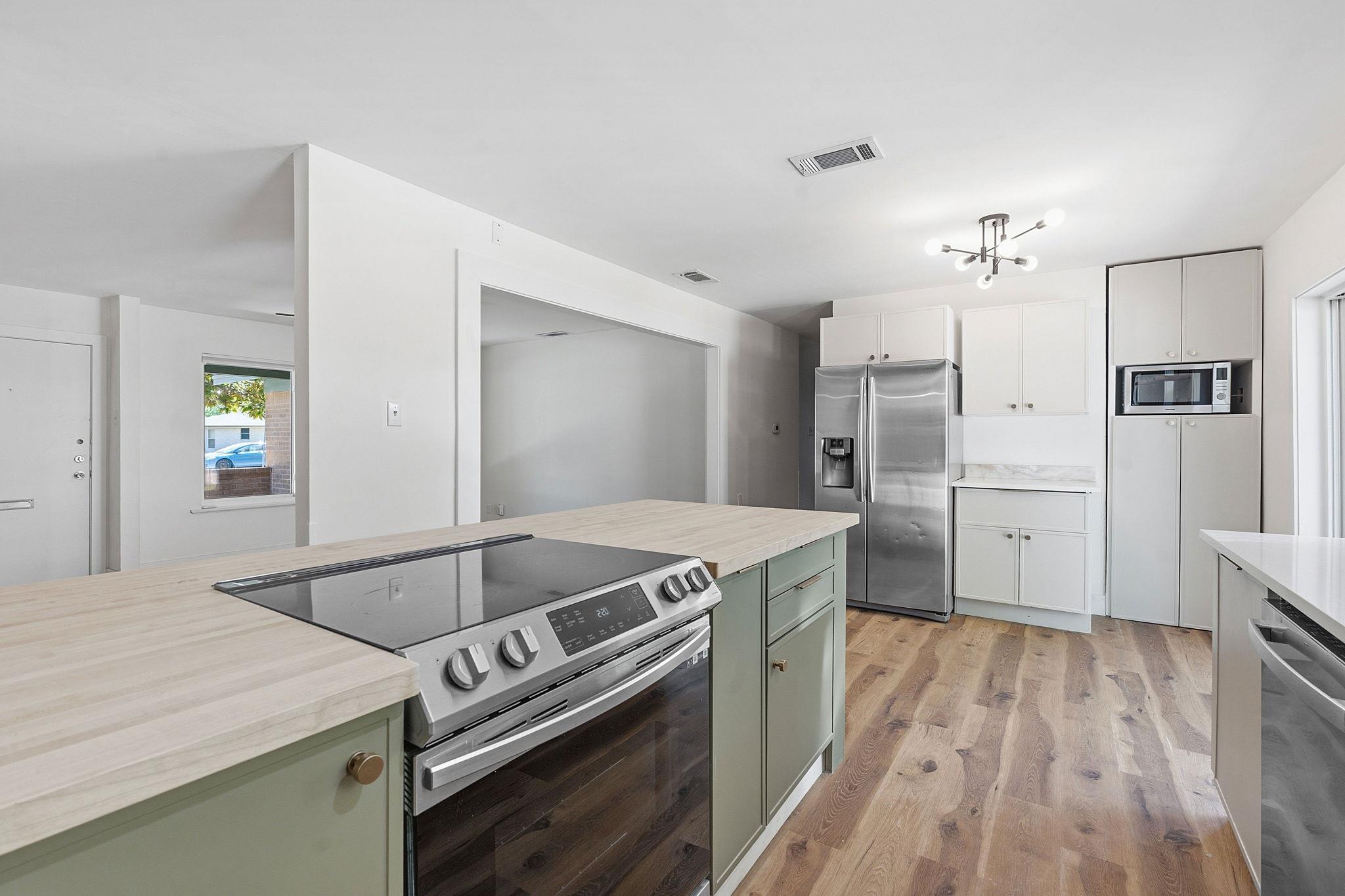 1307 Aspen St, Lockhart, TX 78644