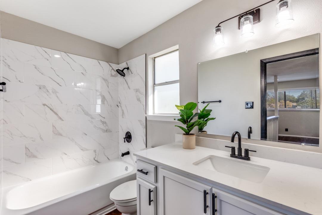 12901 Lamplight Village Ave, Austin, TX 78727