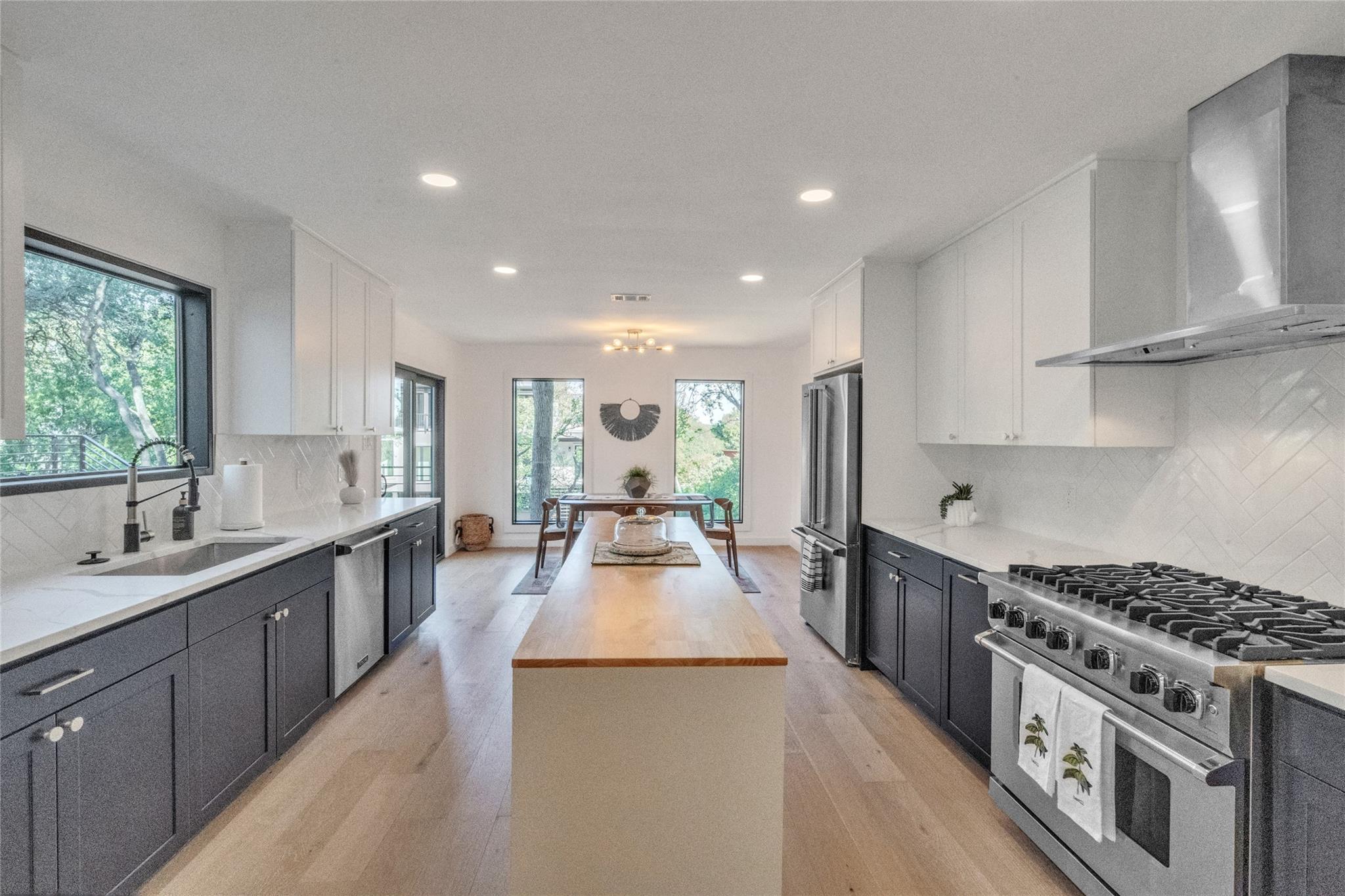 2100 Apricot Glen Dr, Austin, TX 78746