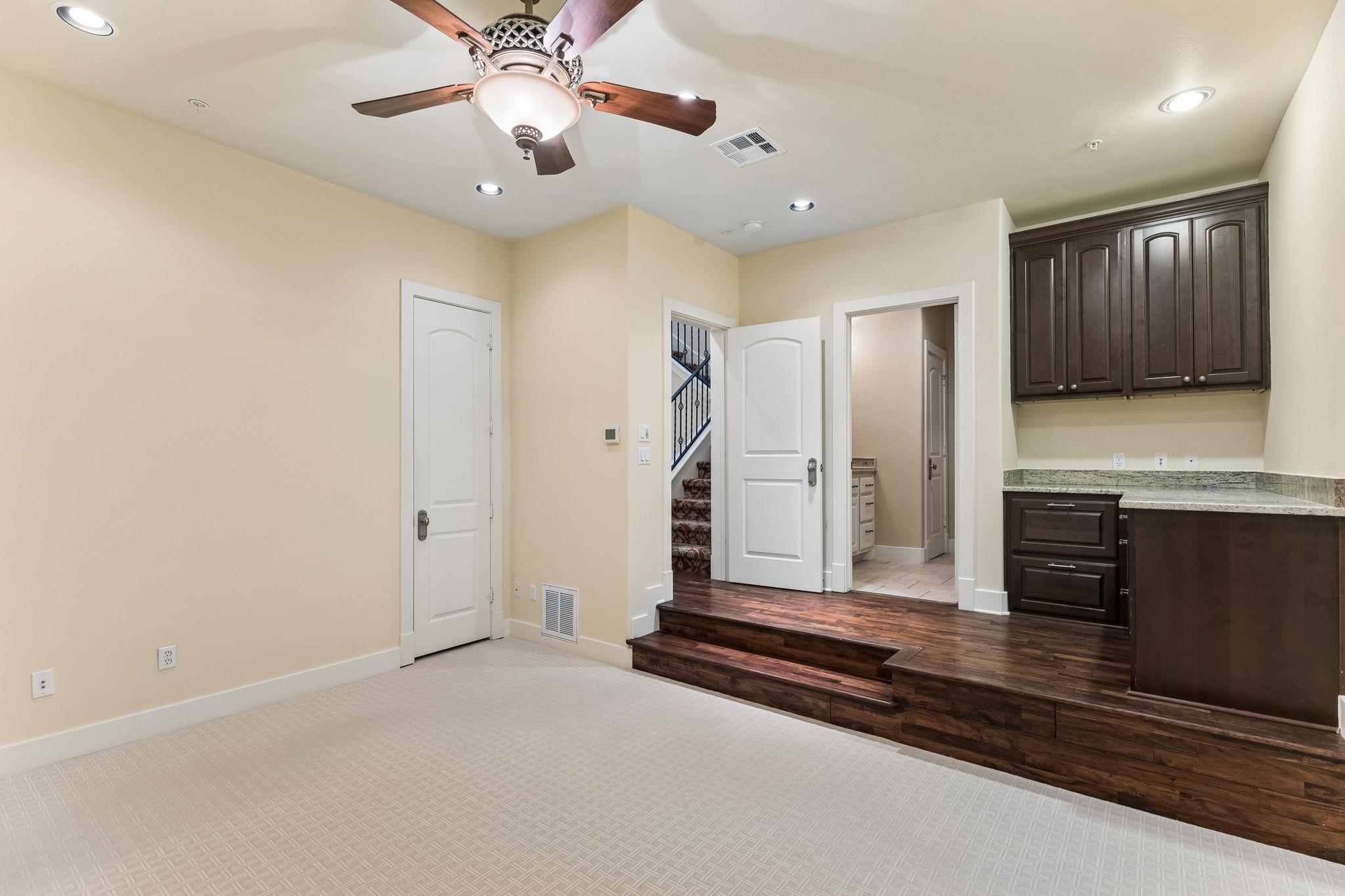 1529 Barton Springs Rd # 9, Austin, TX 78704