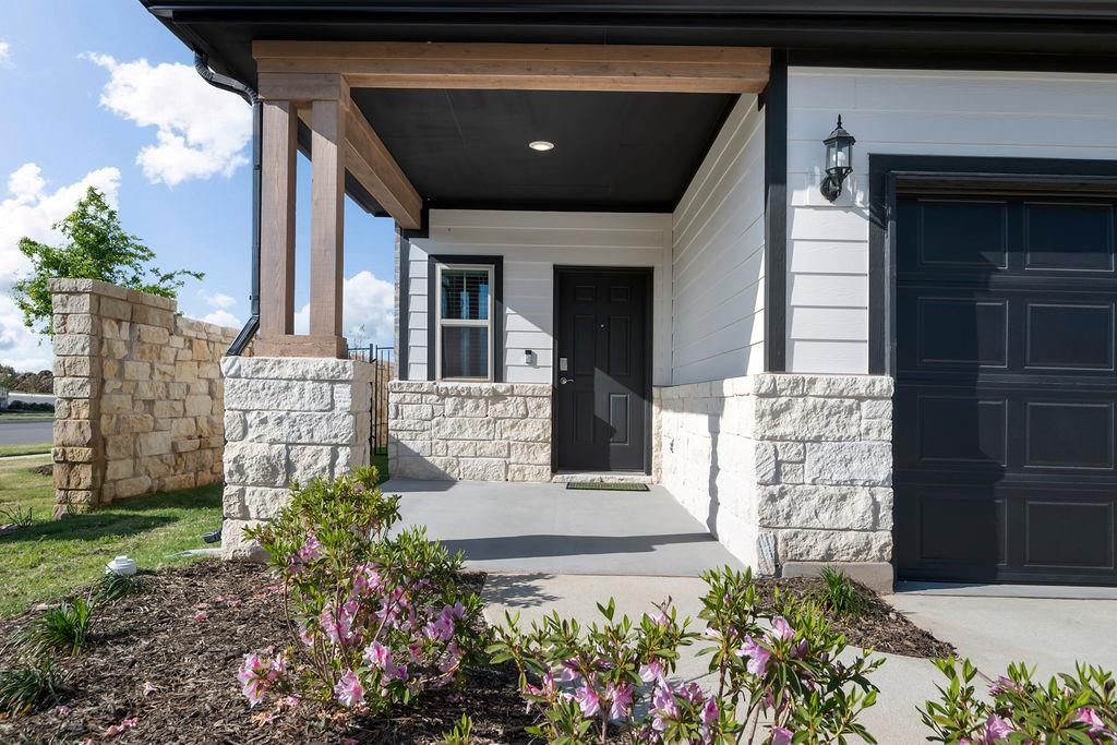 140 Darlington Ct, Liberty Hill, TX 78642