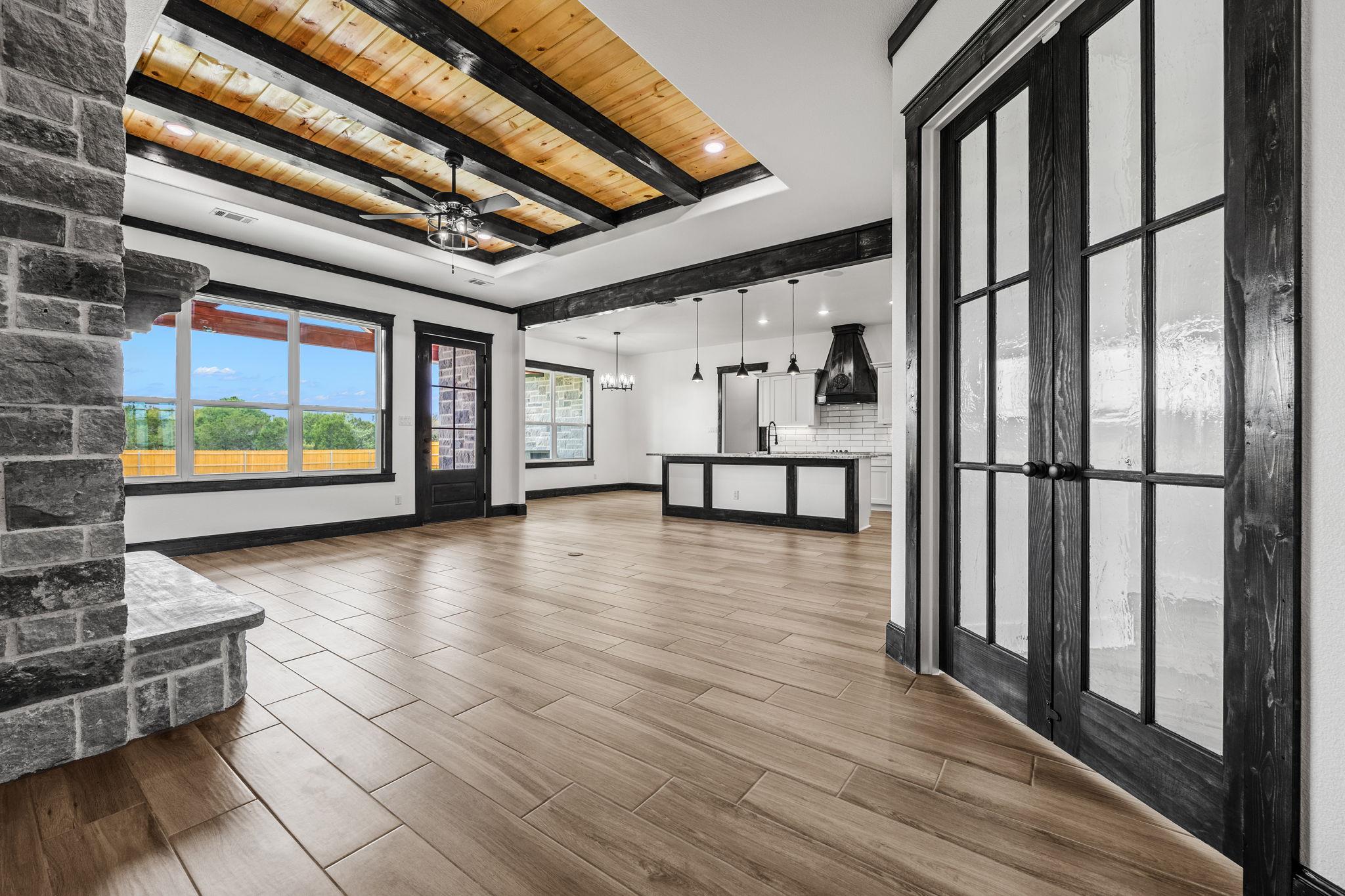 11151 Golden Eagle Ave, Salado, TX 76571